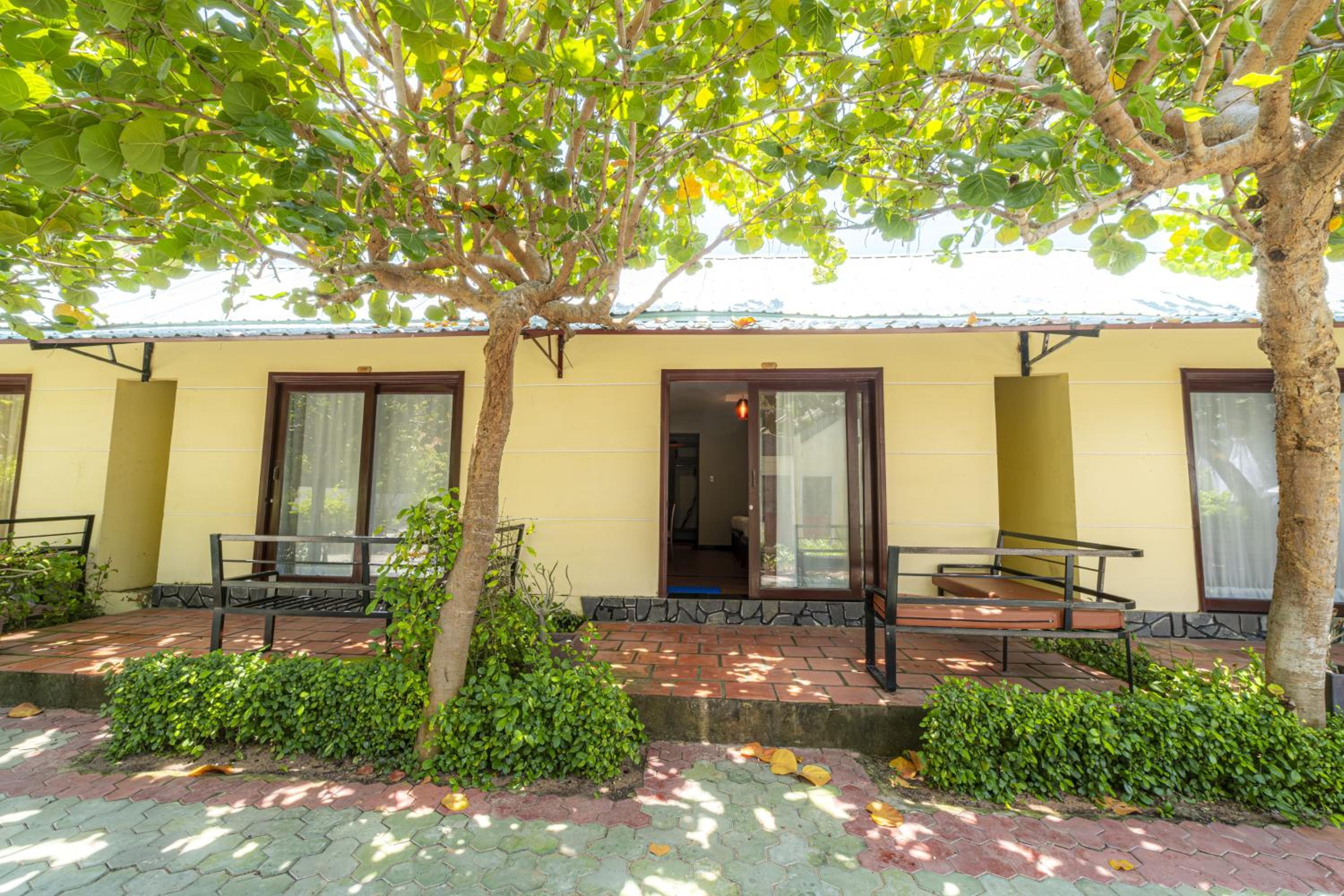 Deluxe Bungalow with Garden View - Photo 7