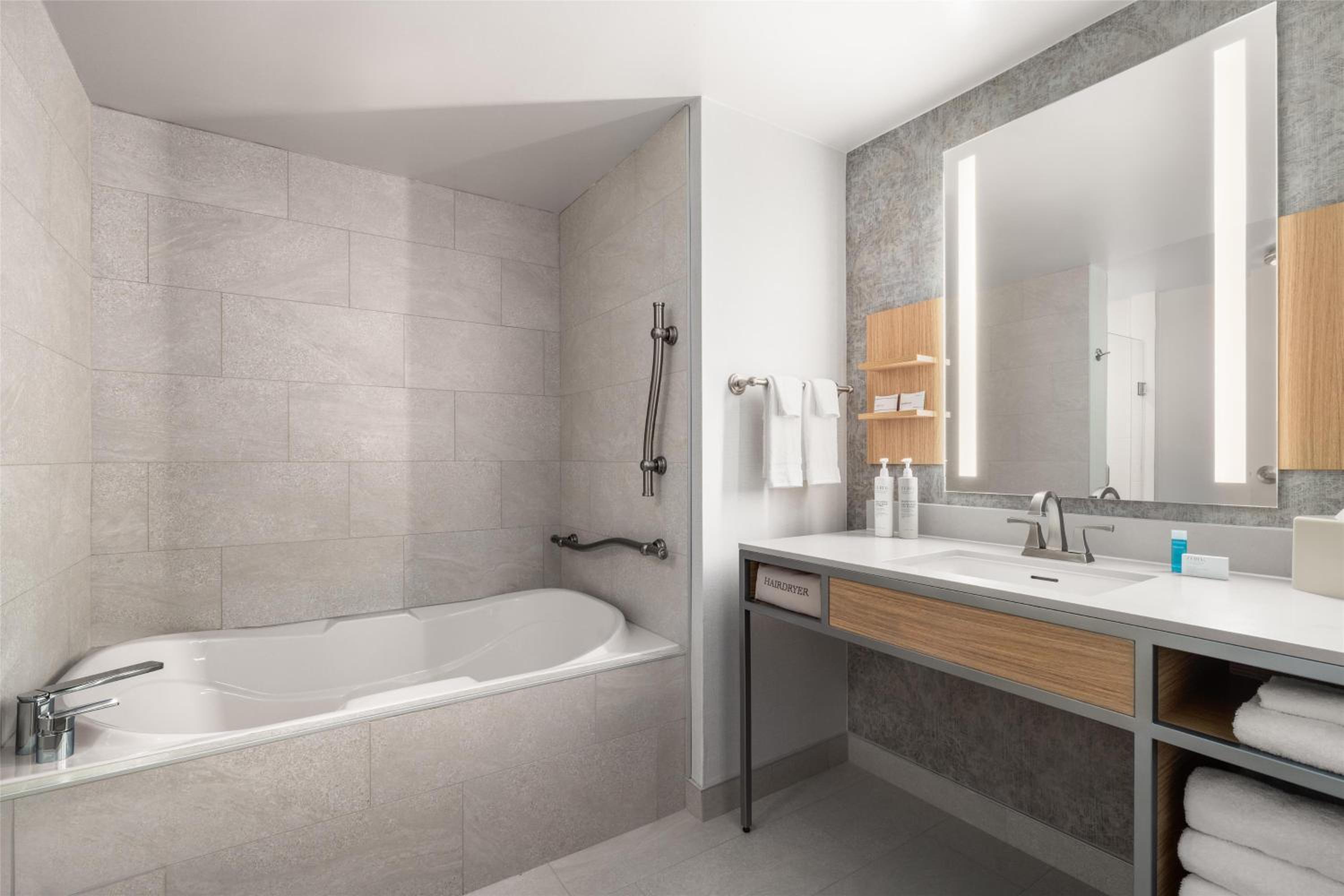 One-Bedroom King Suite - Photo 2