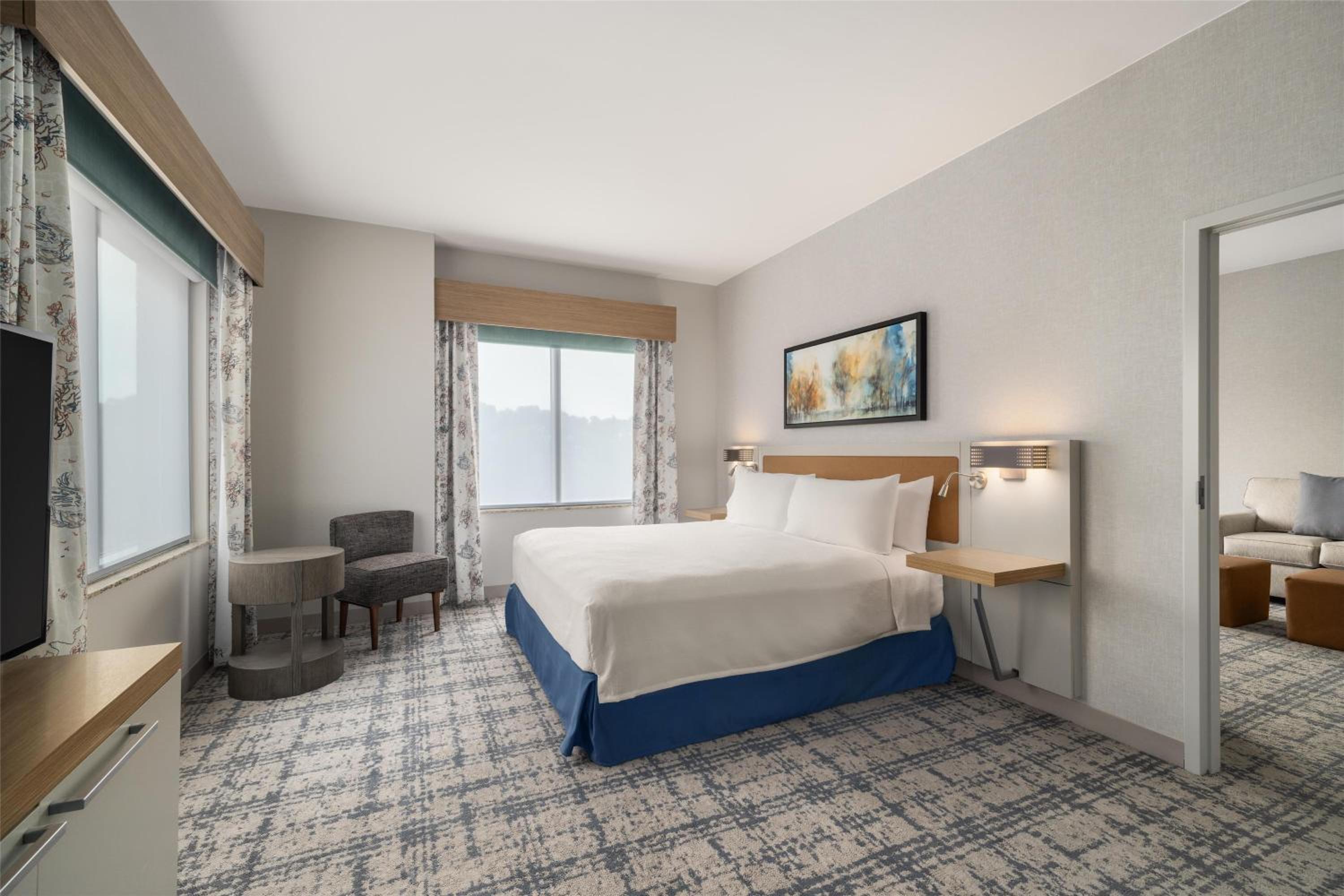 One-Bedroom King Suite - Photo 3