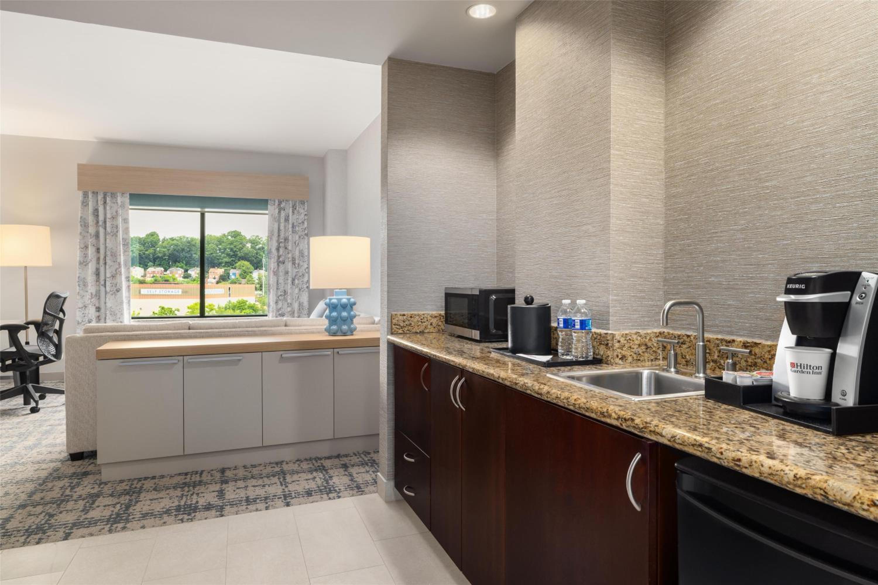 One-Bedroom King Suite - Photo 7