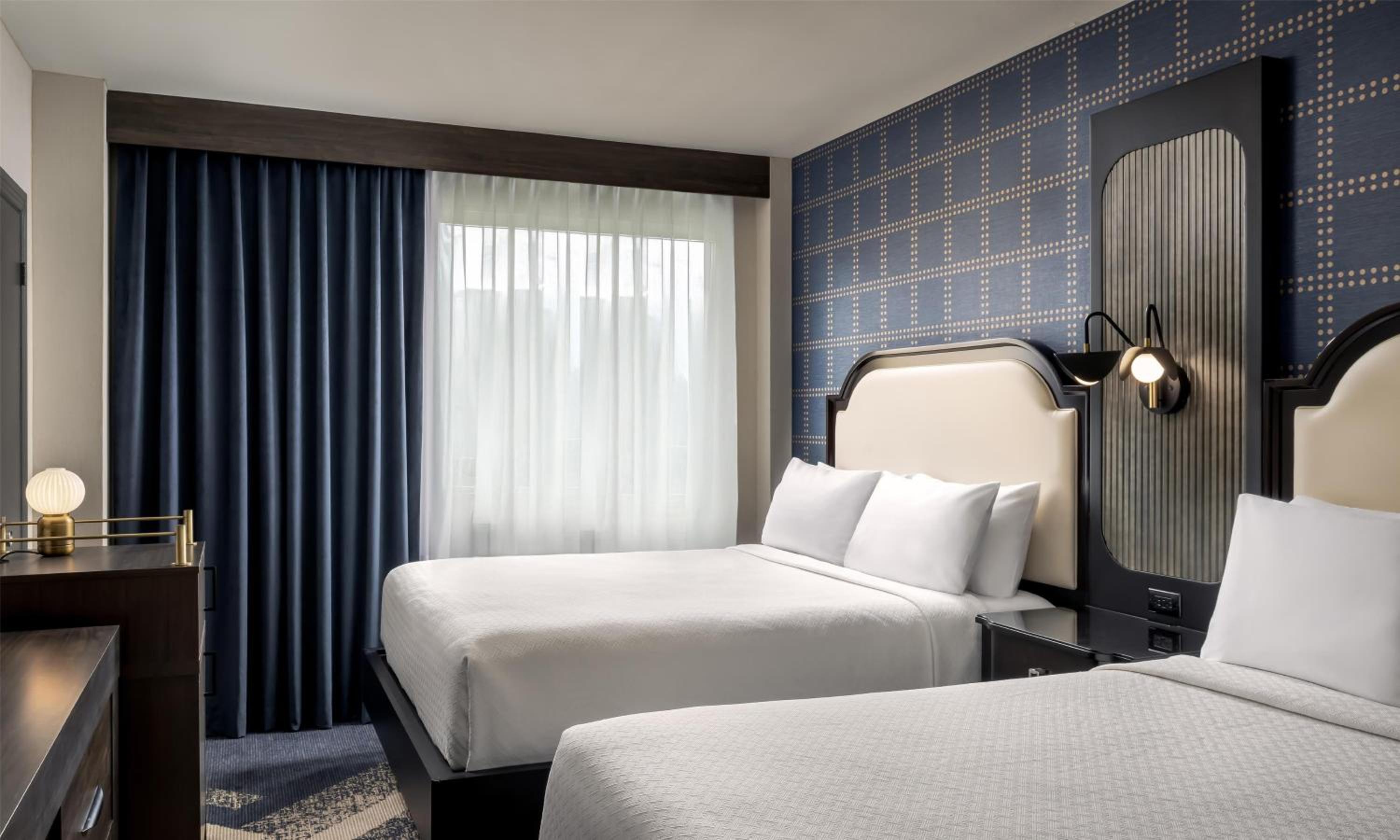 Double Room with Two Double Beds - Photo 2