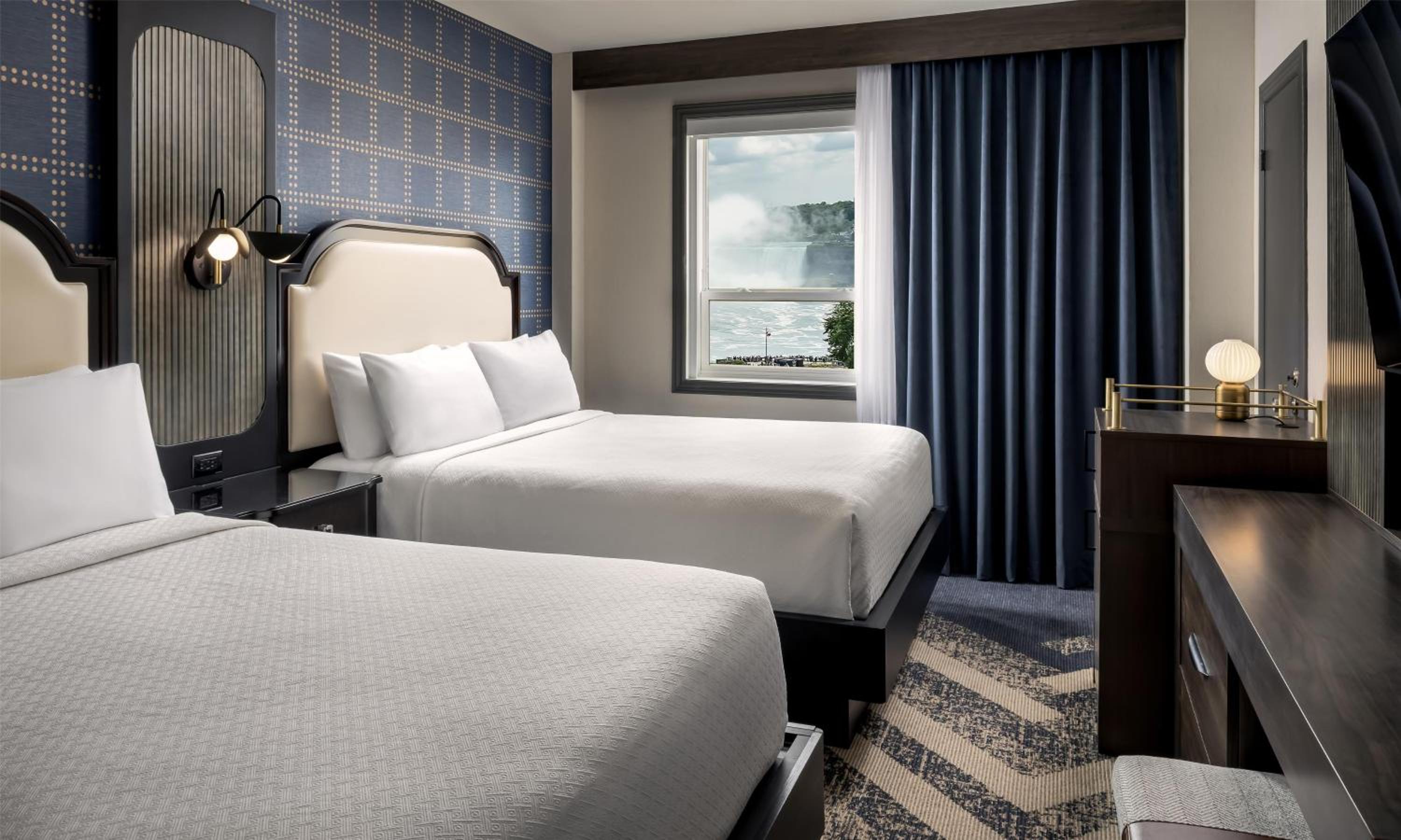 Deluxe Queen Room with Two Queen Beds and Falls View - Photo 2