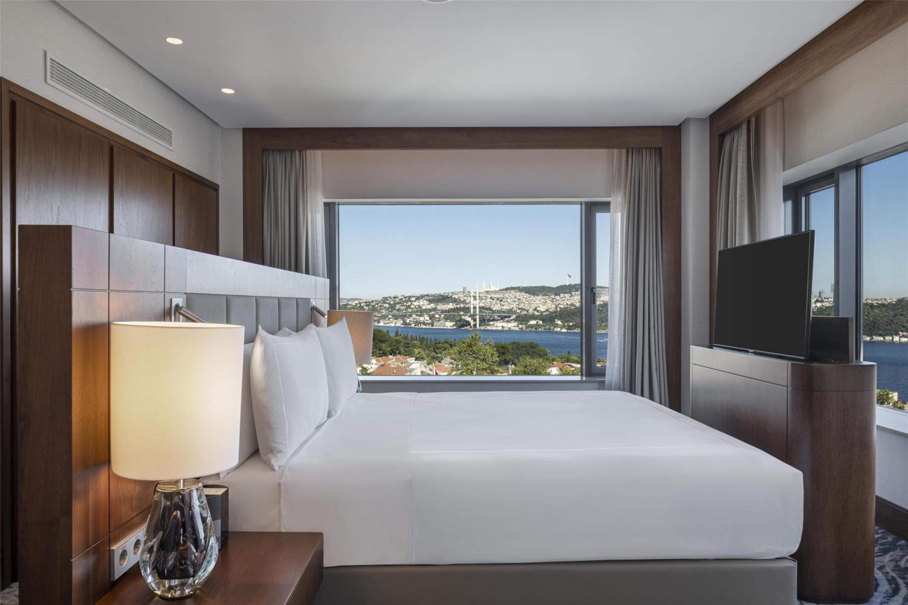 Two Bedroom Family Suite with Bosphorus View, Lounge Access