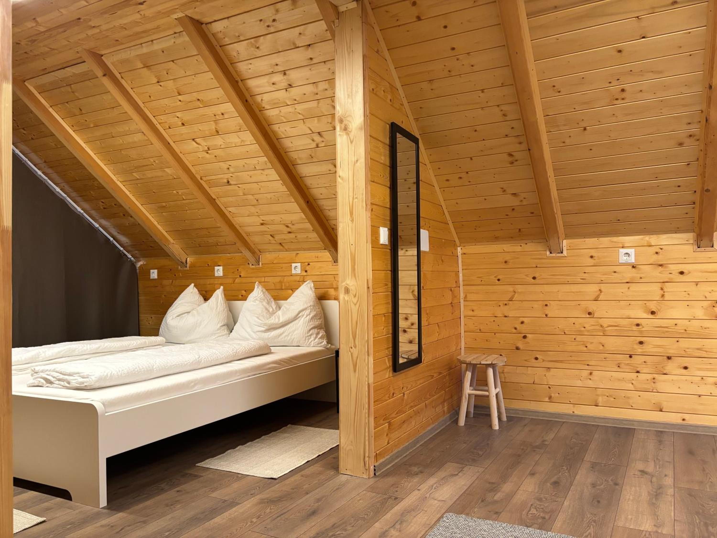 One-Bedroom House - Photo 38