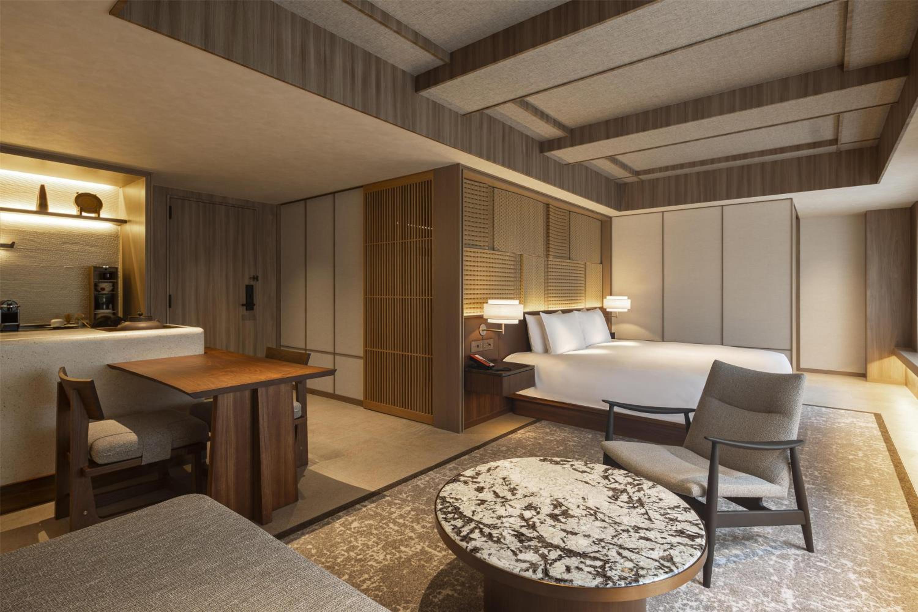 Club Premier King Room - Photo 4