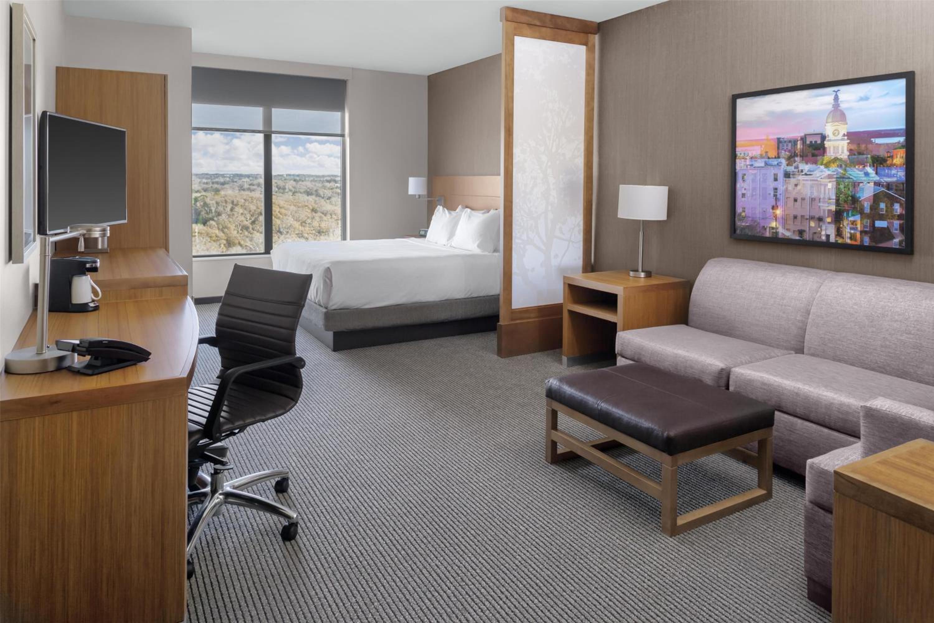 King Room with Sofa Bed - Photo 1
