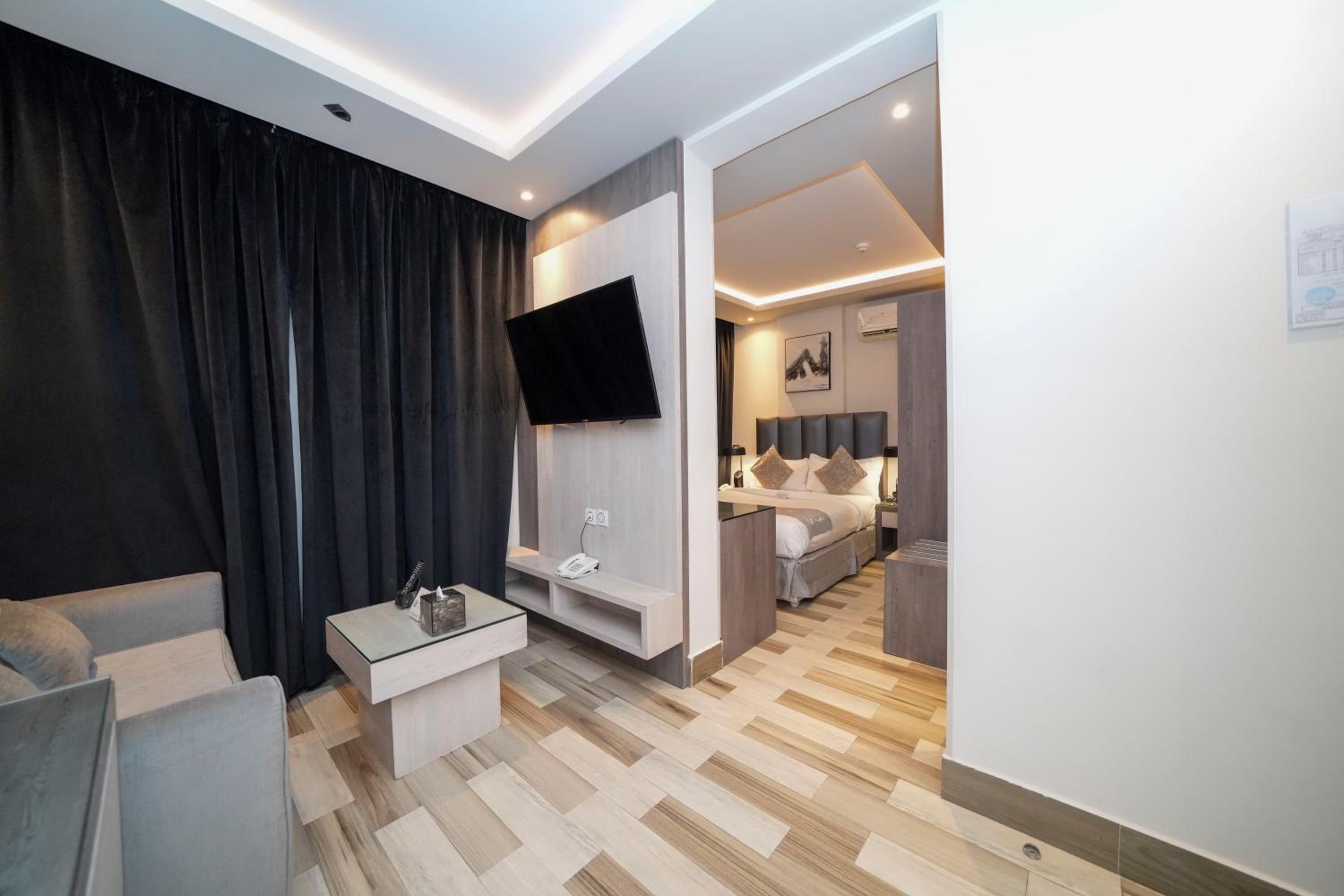 Standard King Room photo 1