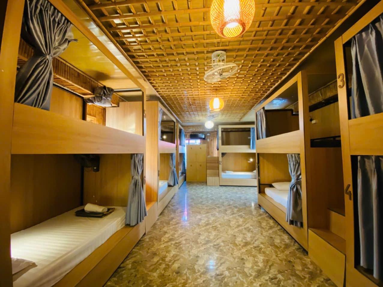 10-Bed Mixed Dormitory Room photo 3