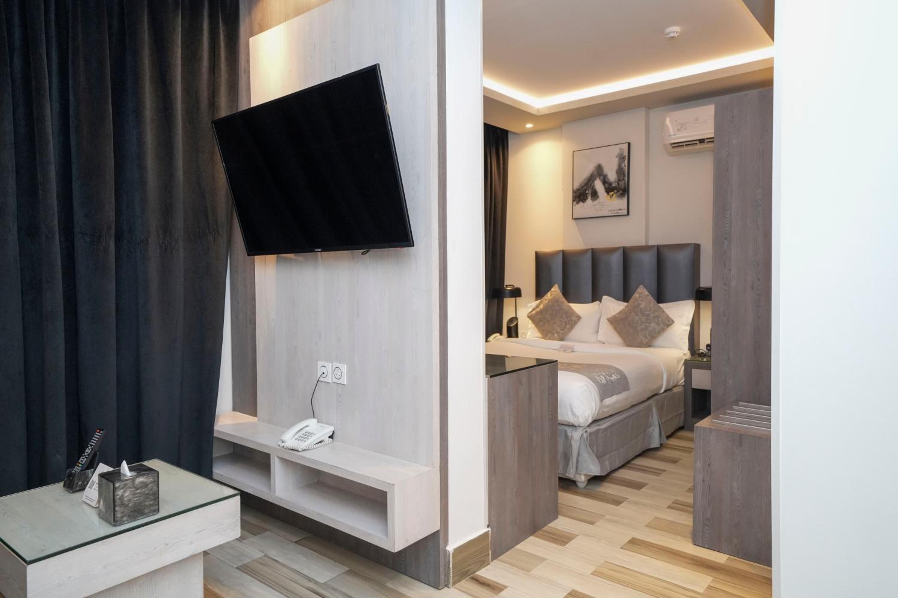 Standard King Room photo 2