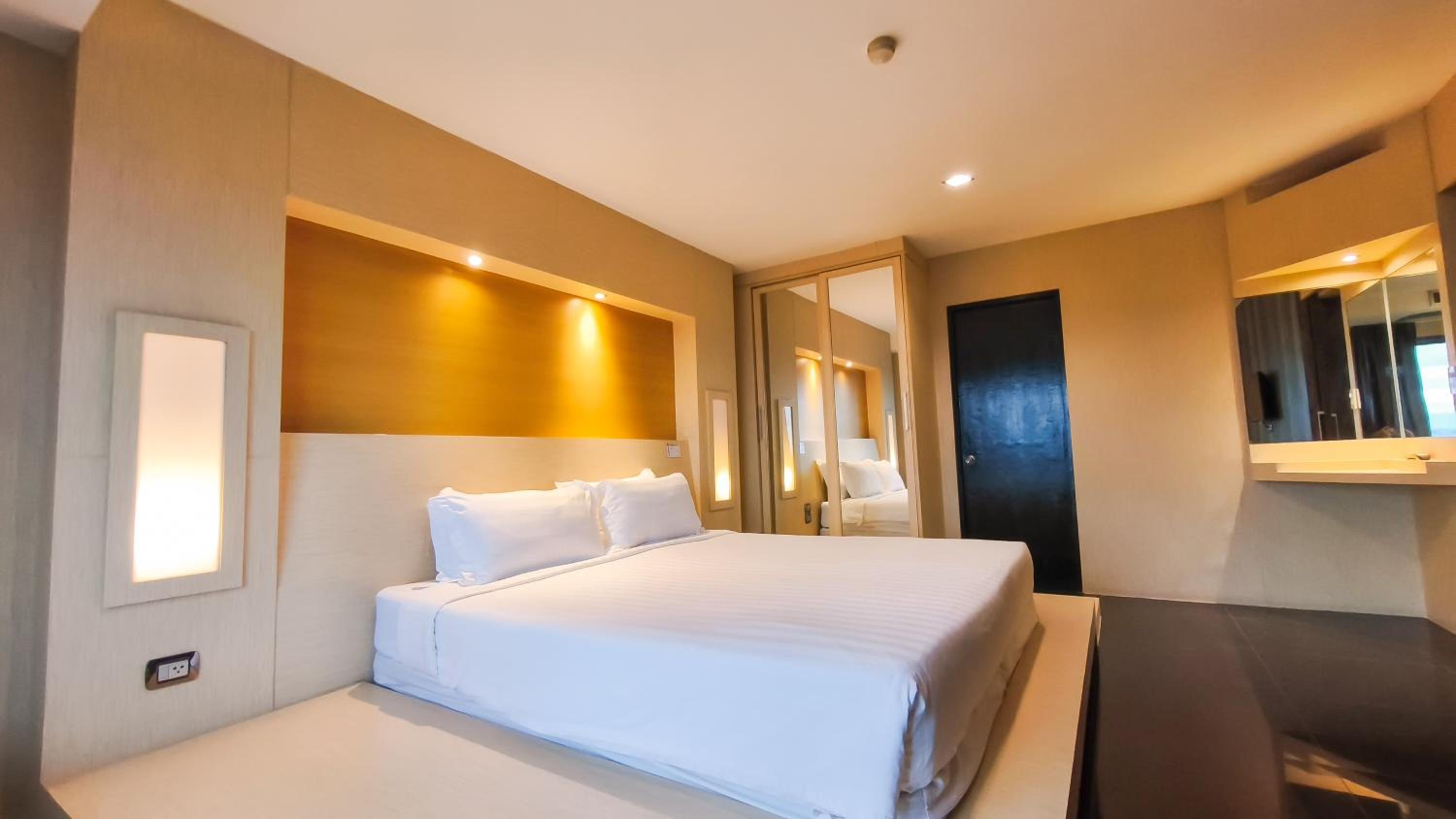 Junior Suite with Balcony photo 3
