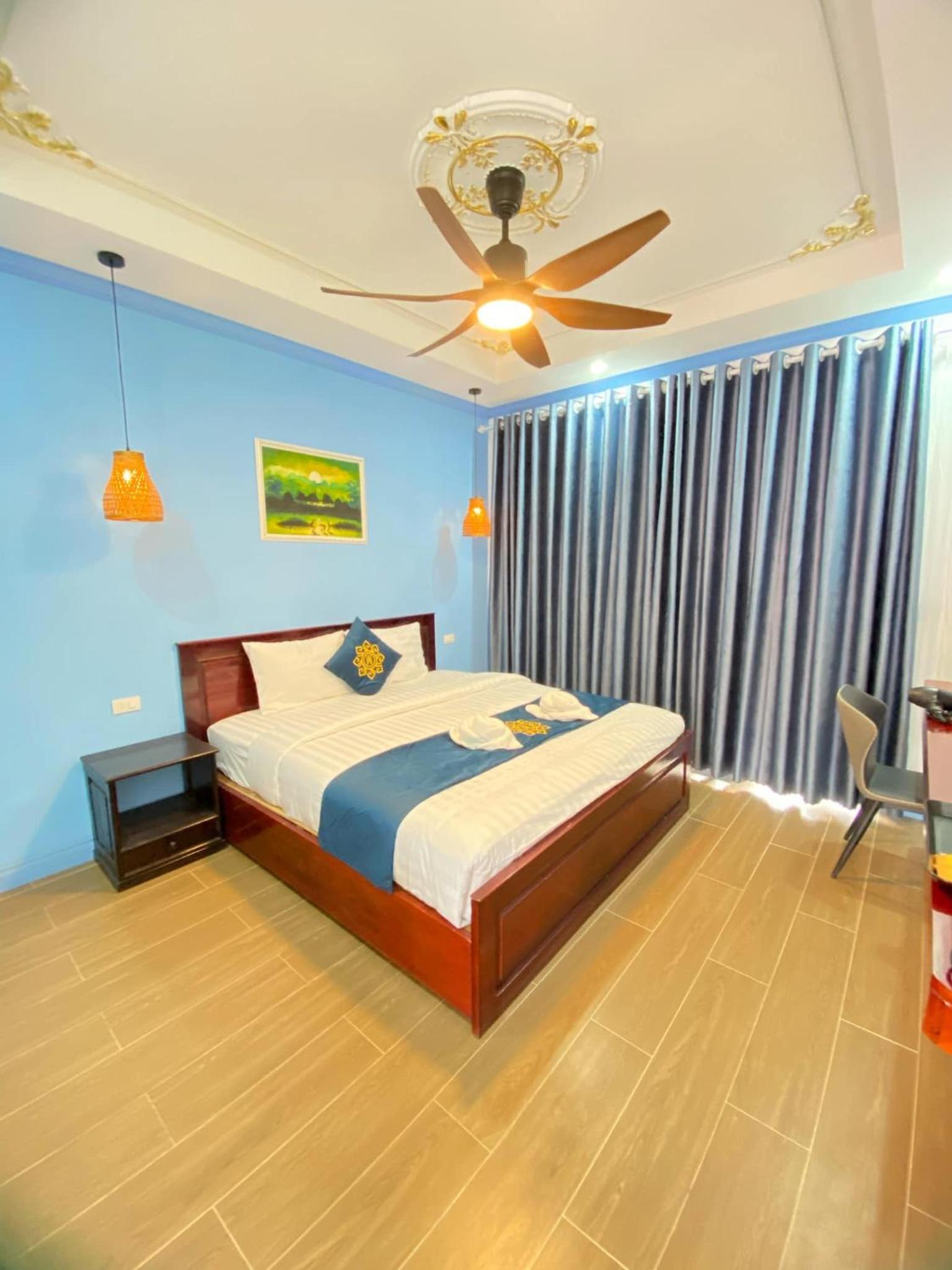 Double Room with Pool View - Photo 3