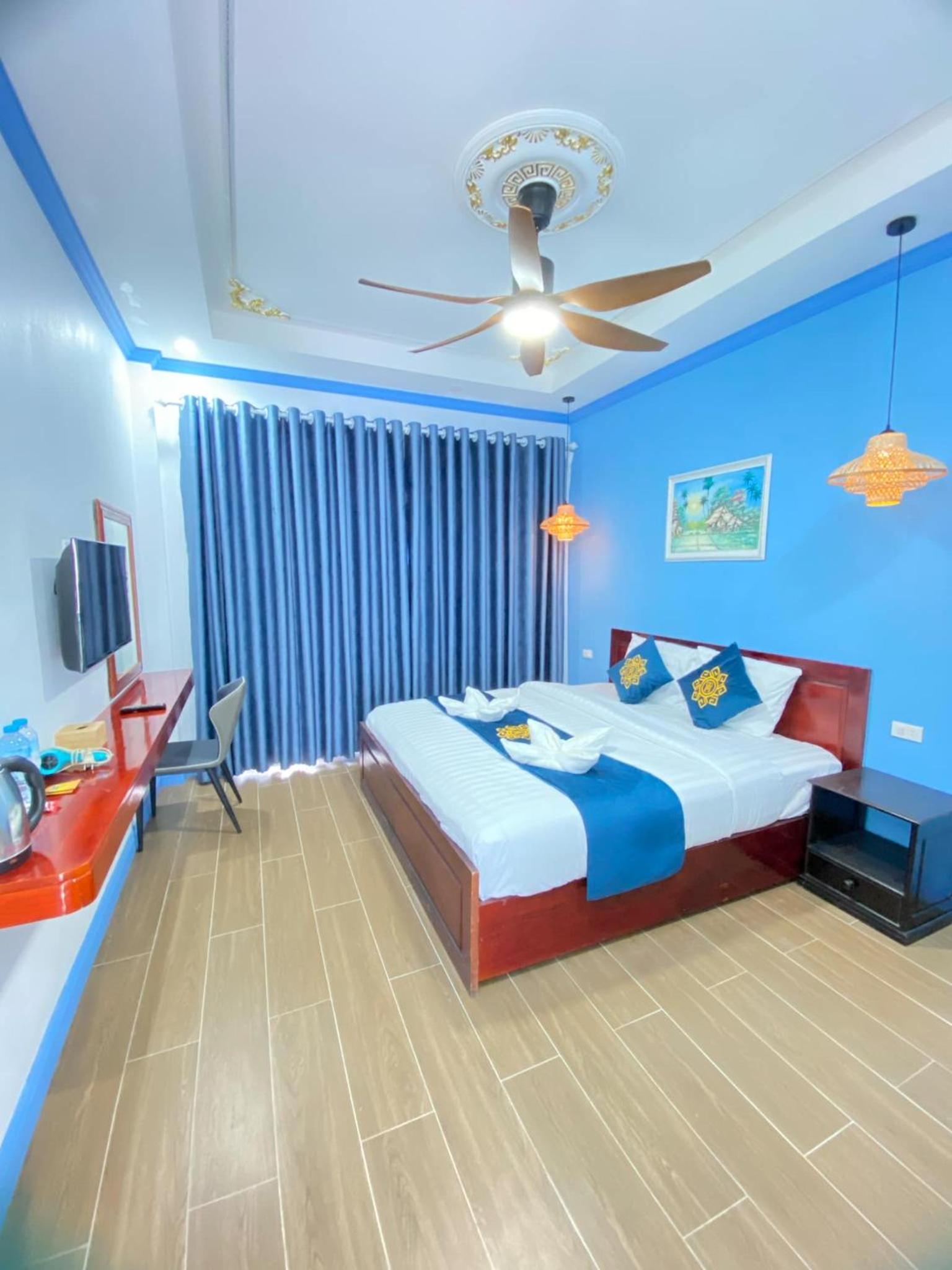 Double Room with Pool View - Photo 2