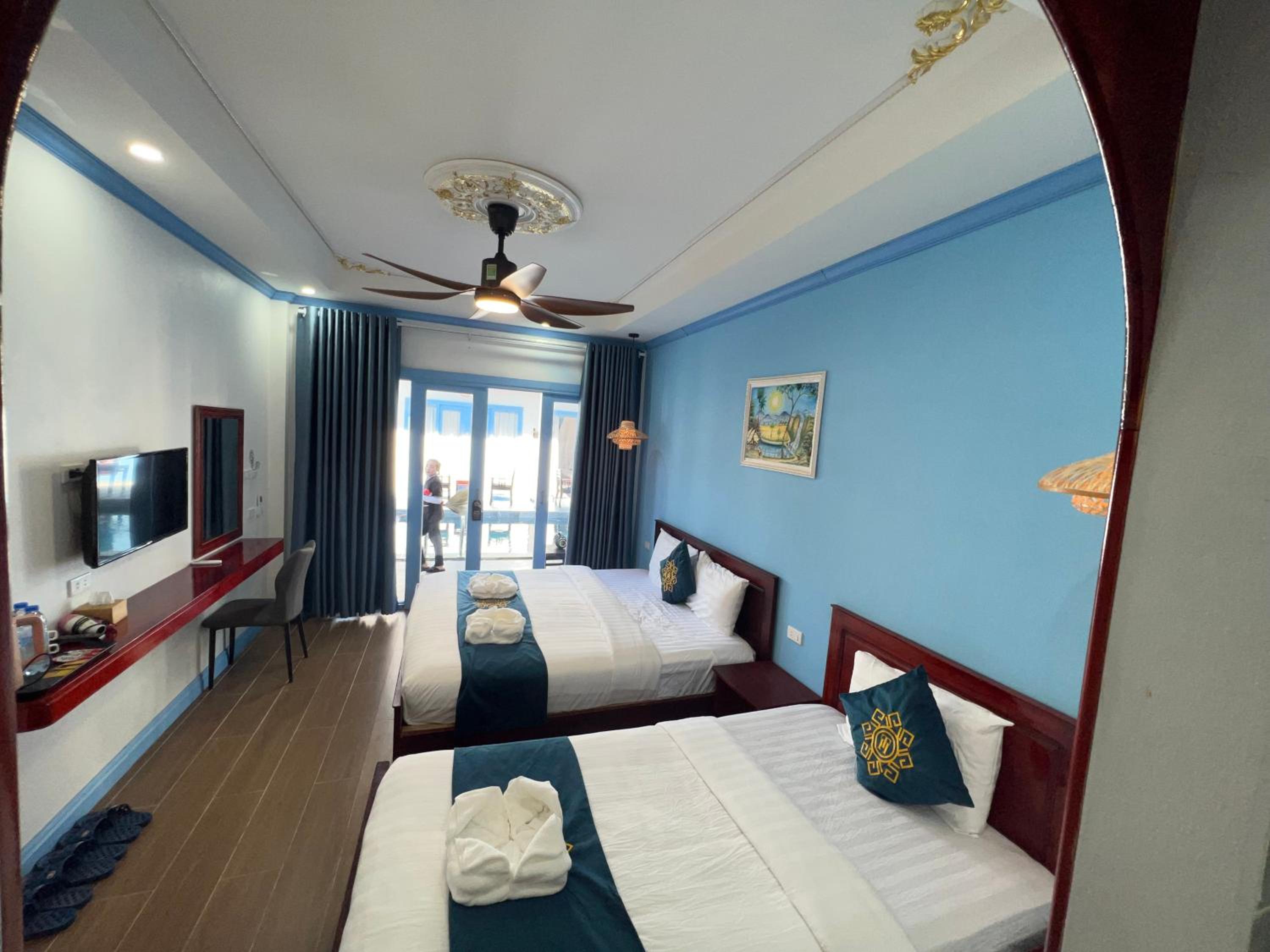 Triple Room with Pool View - Photo 2