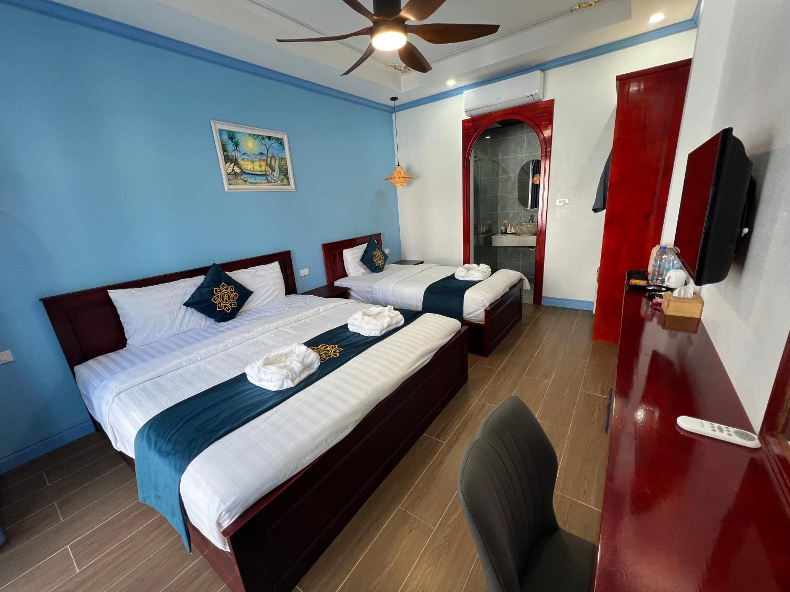 Triple Room with Pool View - Photo 1