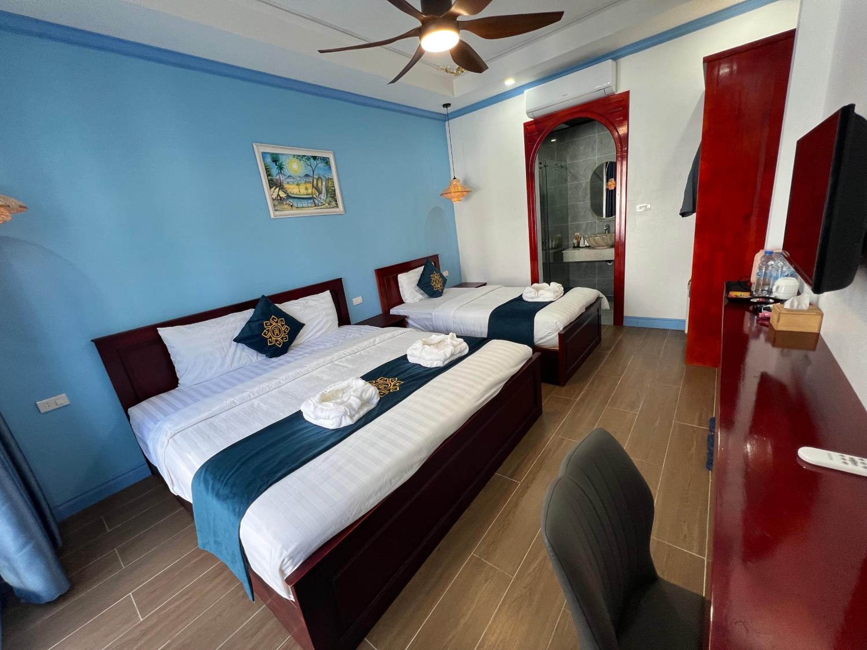 Triple Room with Pool View - Photo 3