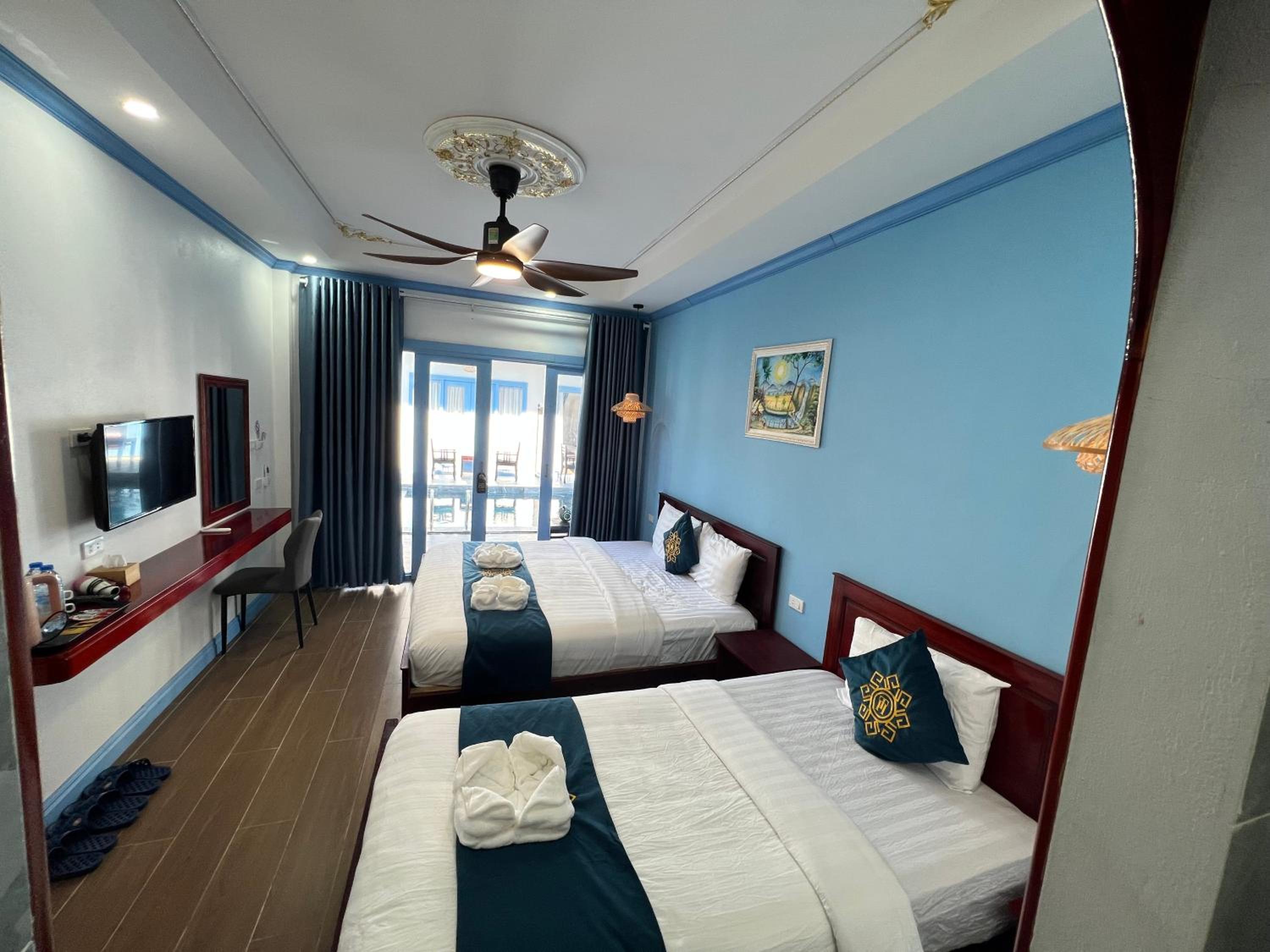 Triple Room with Pool View - Photo 4