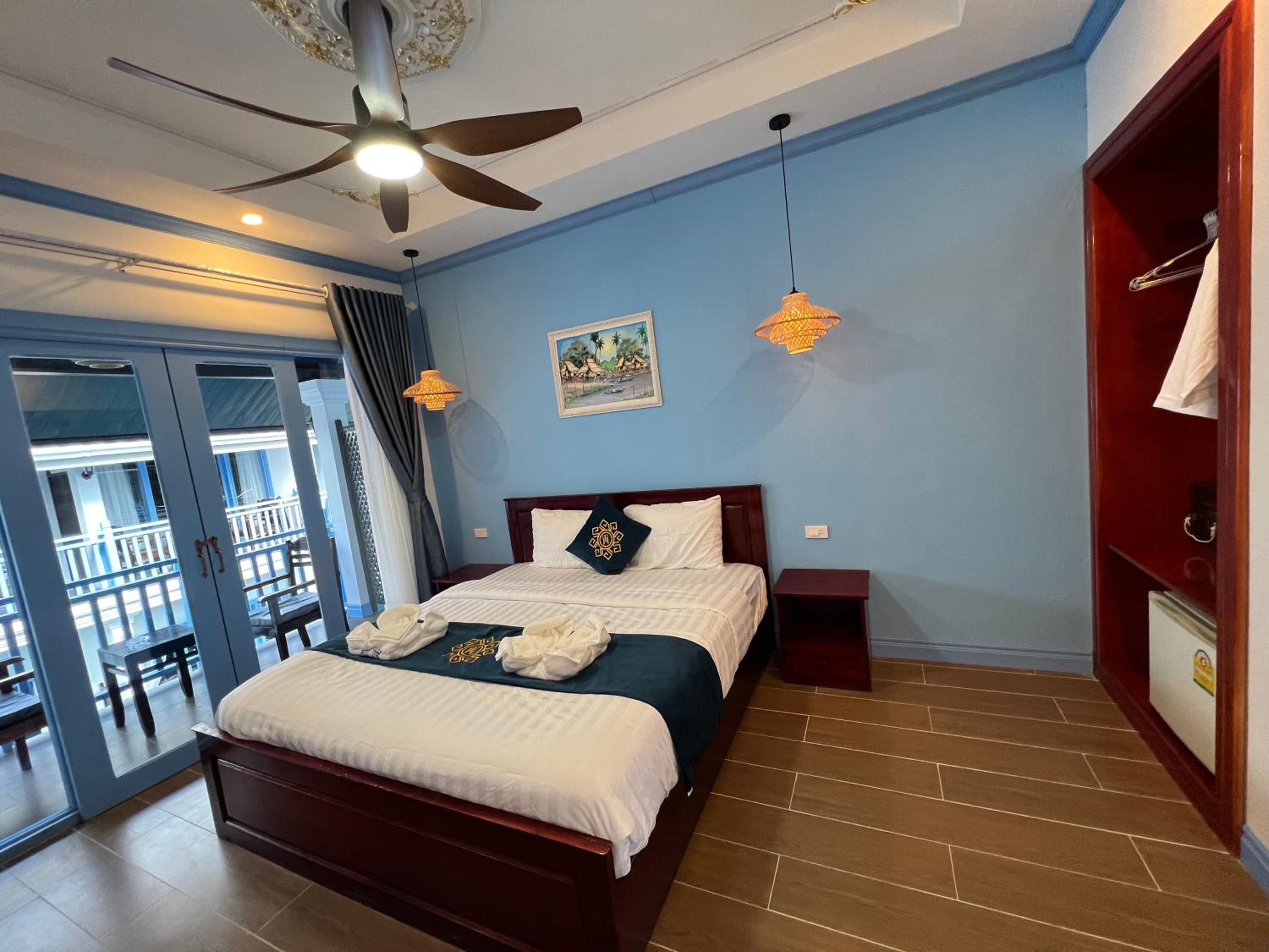 Double Room with Pool View - Photo 9