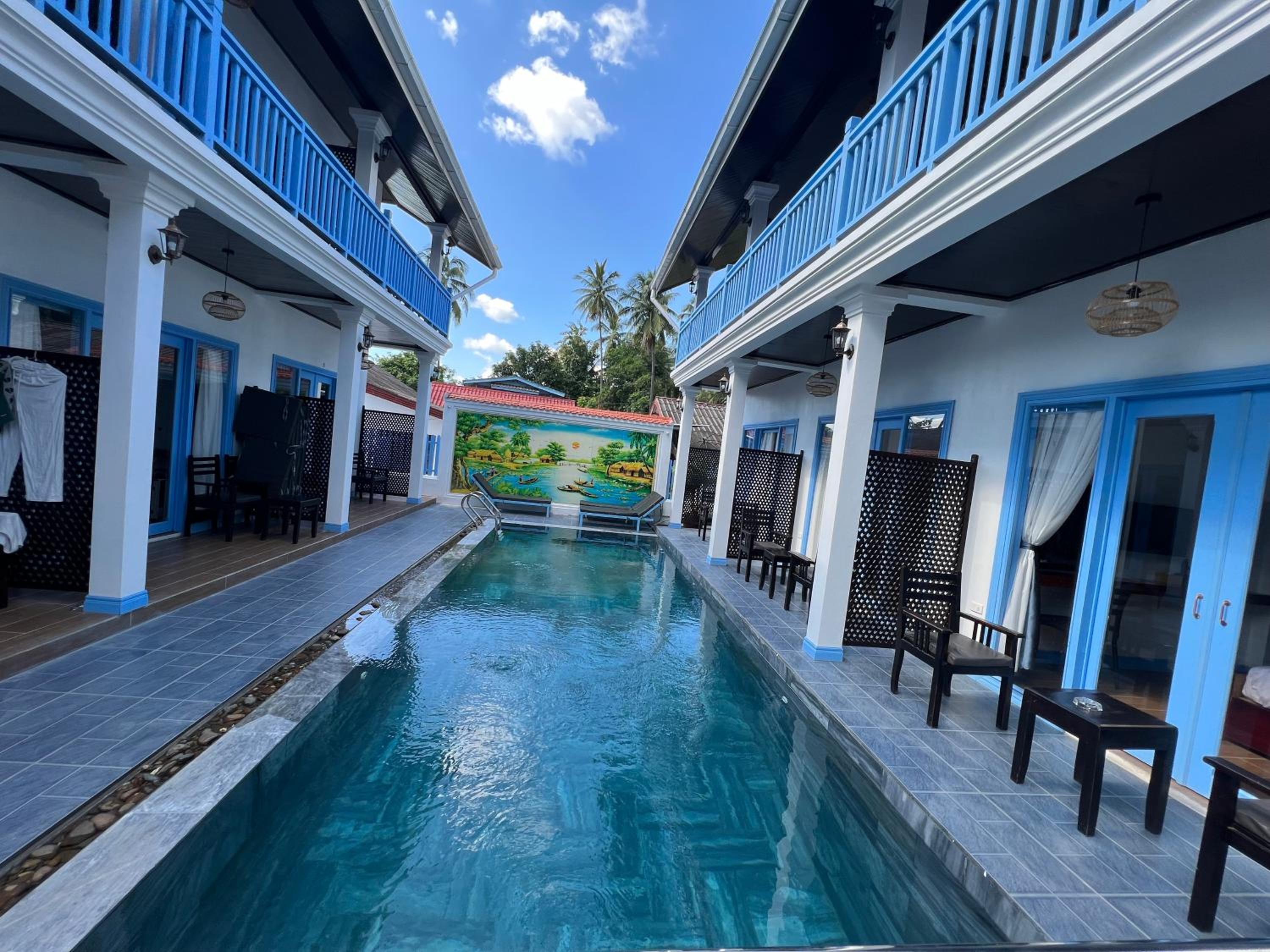 Double Room with Pool View - Photo 13