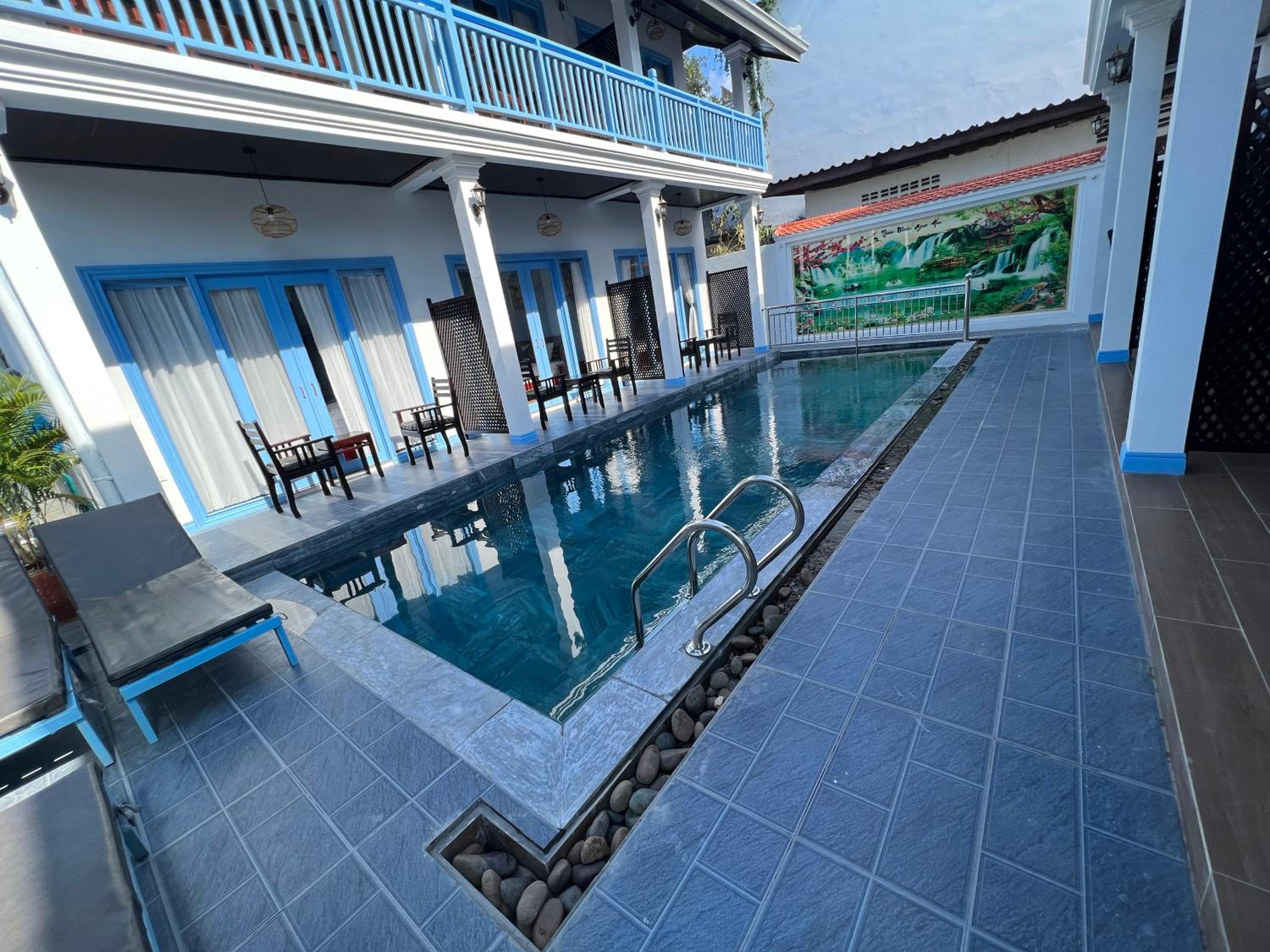Double Room with Pool View - Photo 12