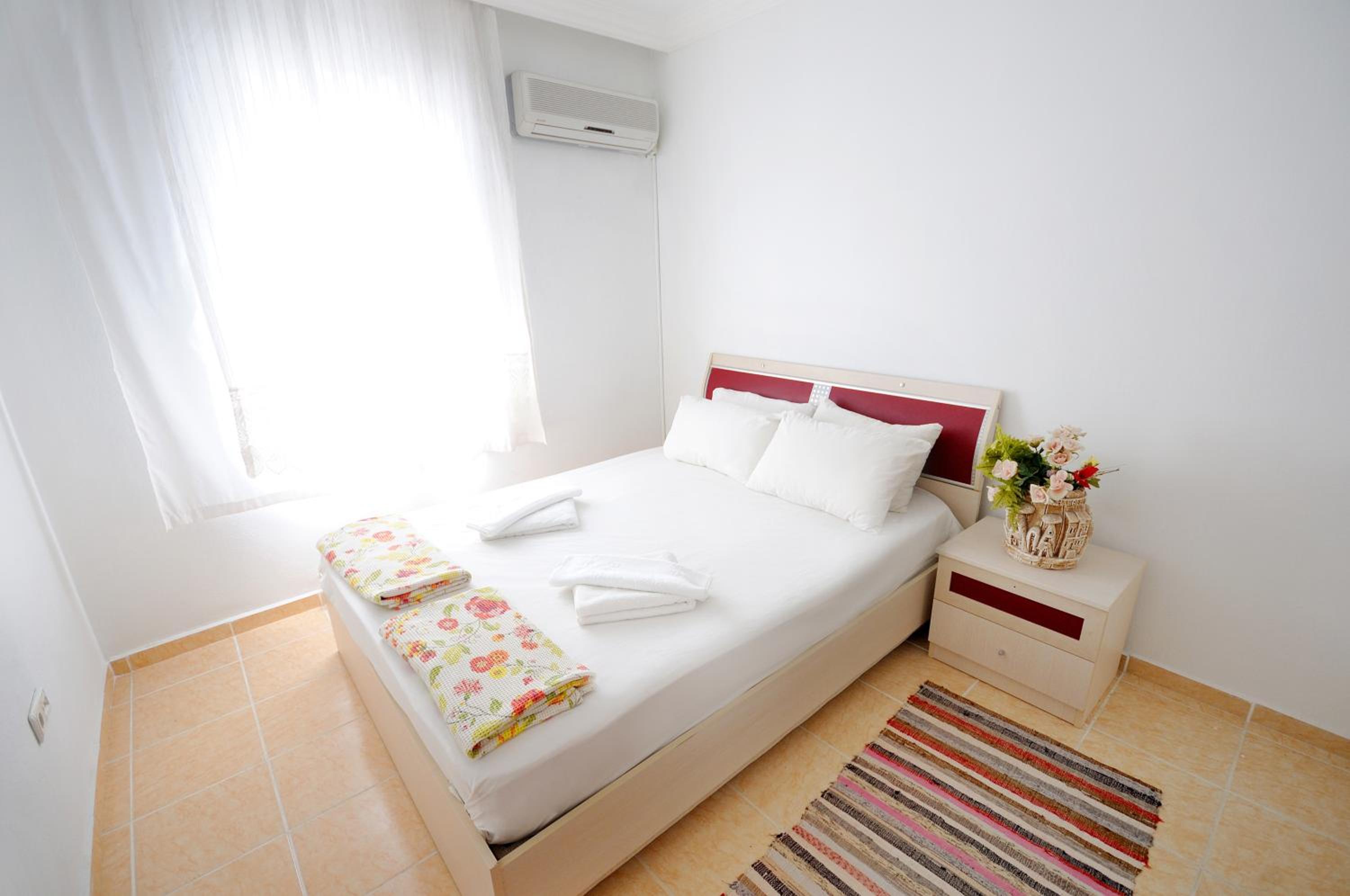 Two-Bedroom Apartment with Sea View - Photo 5