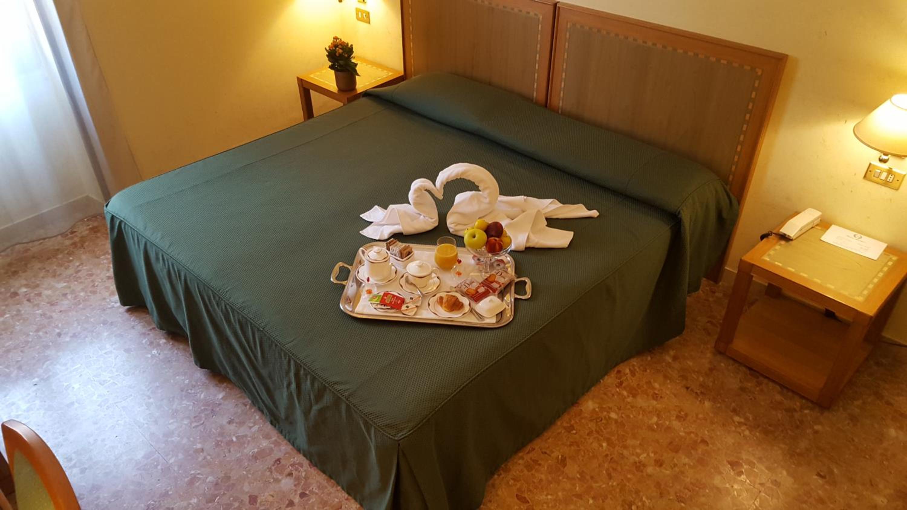 Double or Twin Room - Photo 12