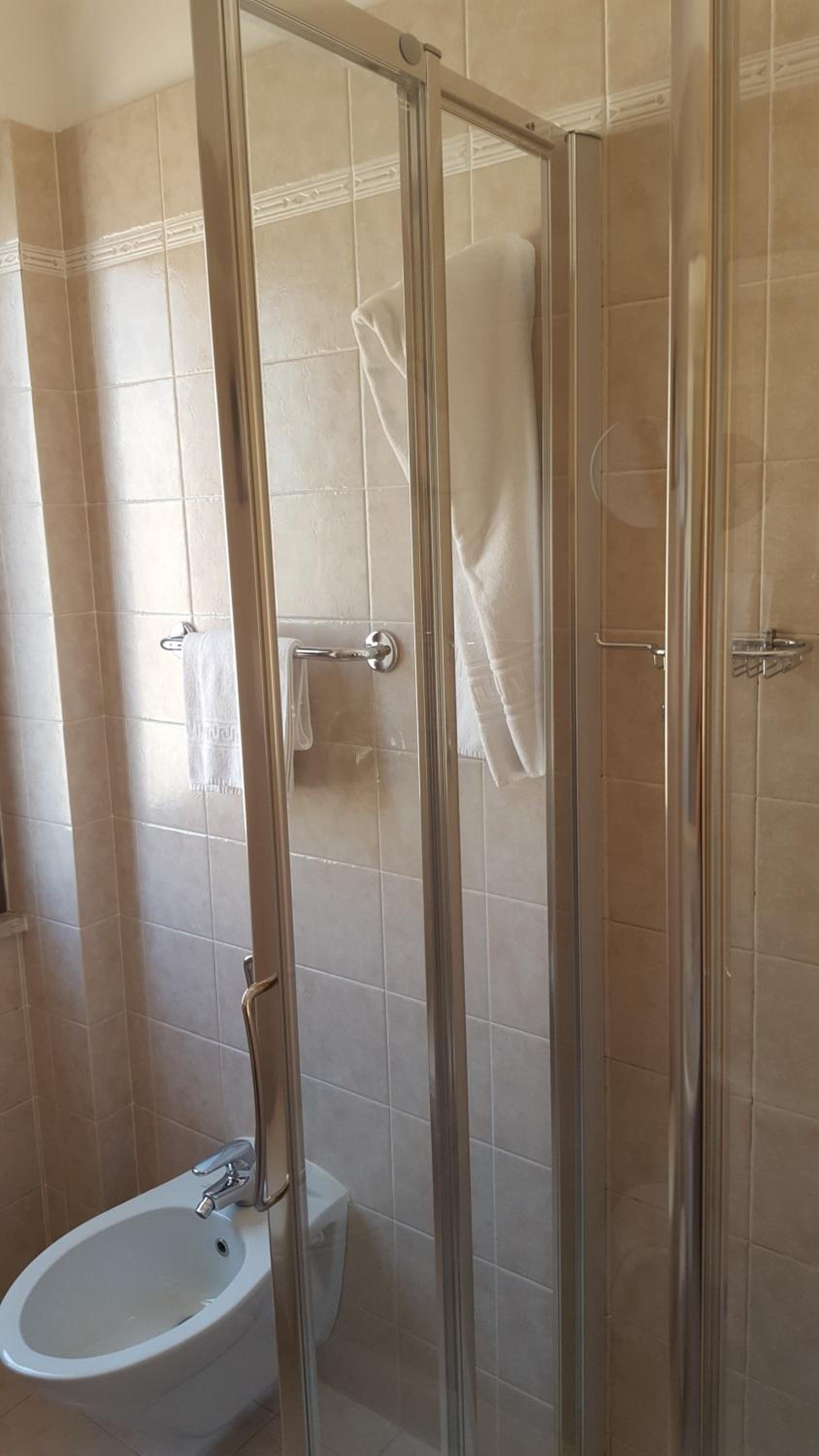 Double or Twin Room - Photo 14