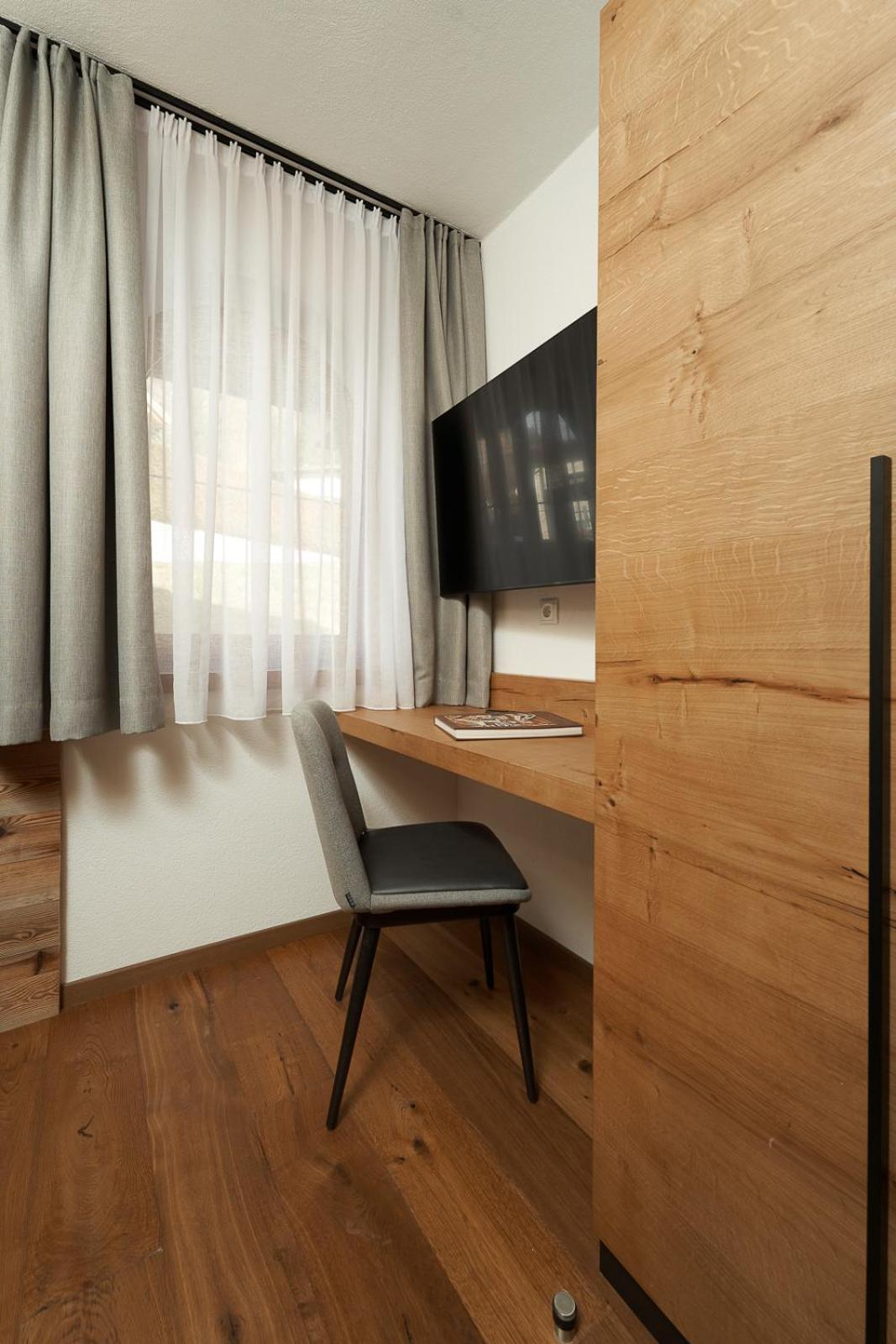 Two-Bedroom Deluxe Apartment with Balcony photo 3