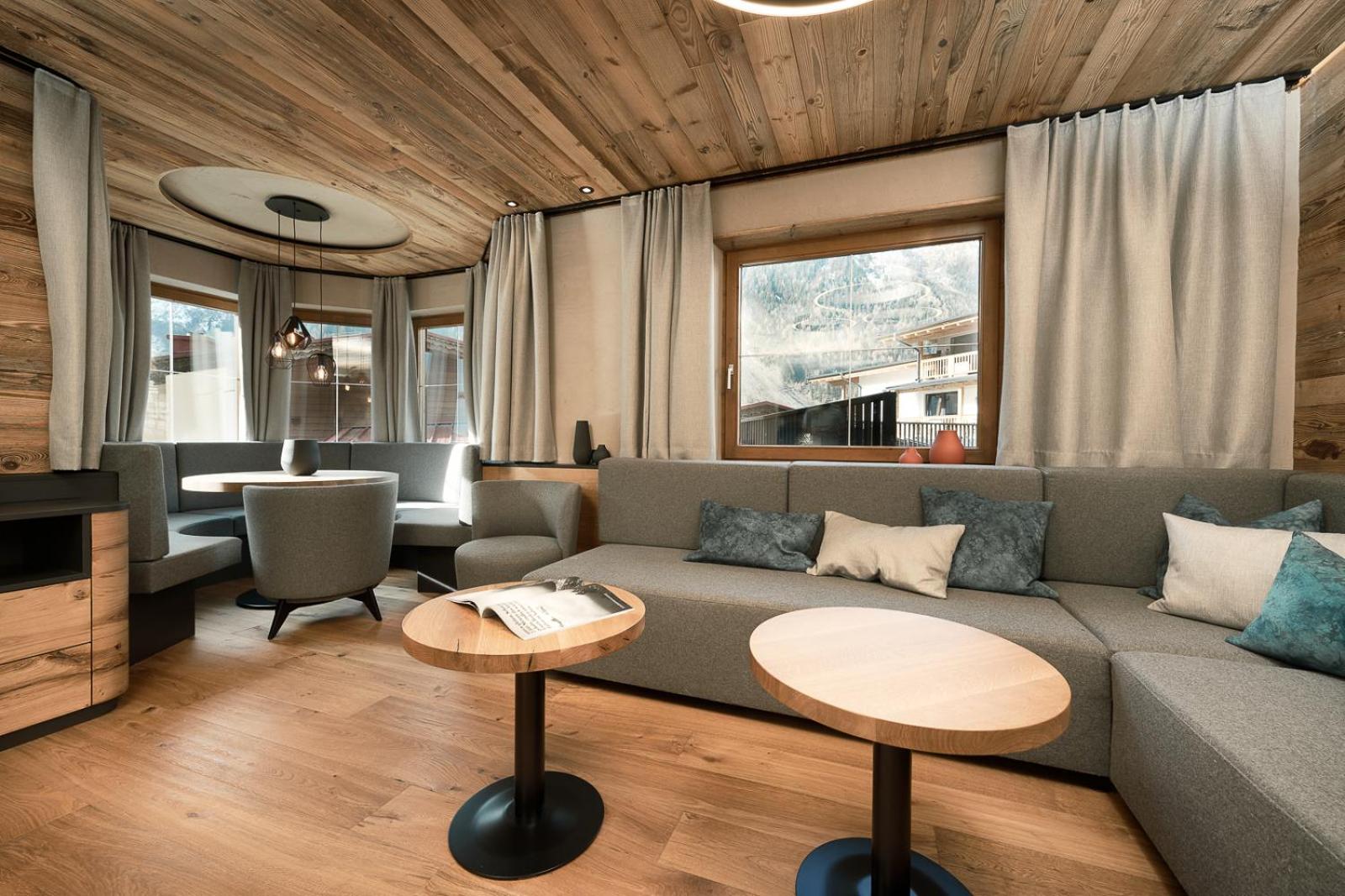 Two-Bedroom Deluxe Apartment with Balcony