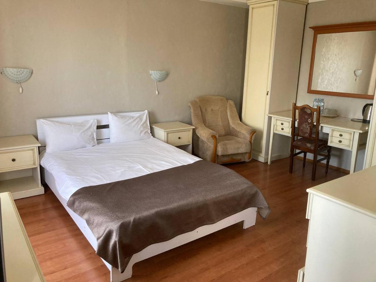 Large Double Room photo 1