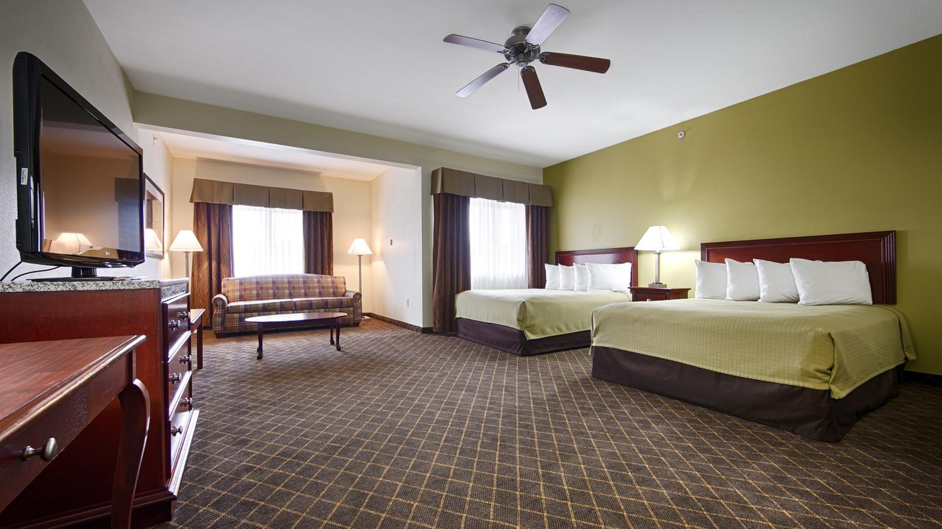 Queen Room with Two Queen Beds with Sofa Bed photo 1