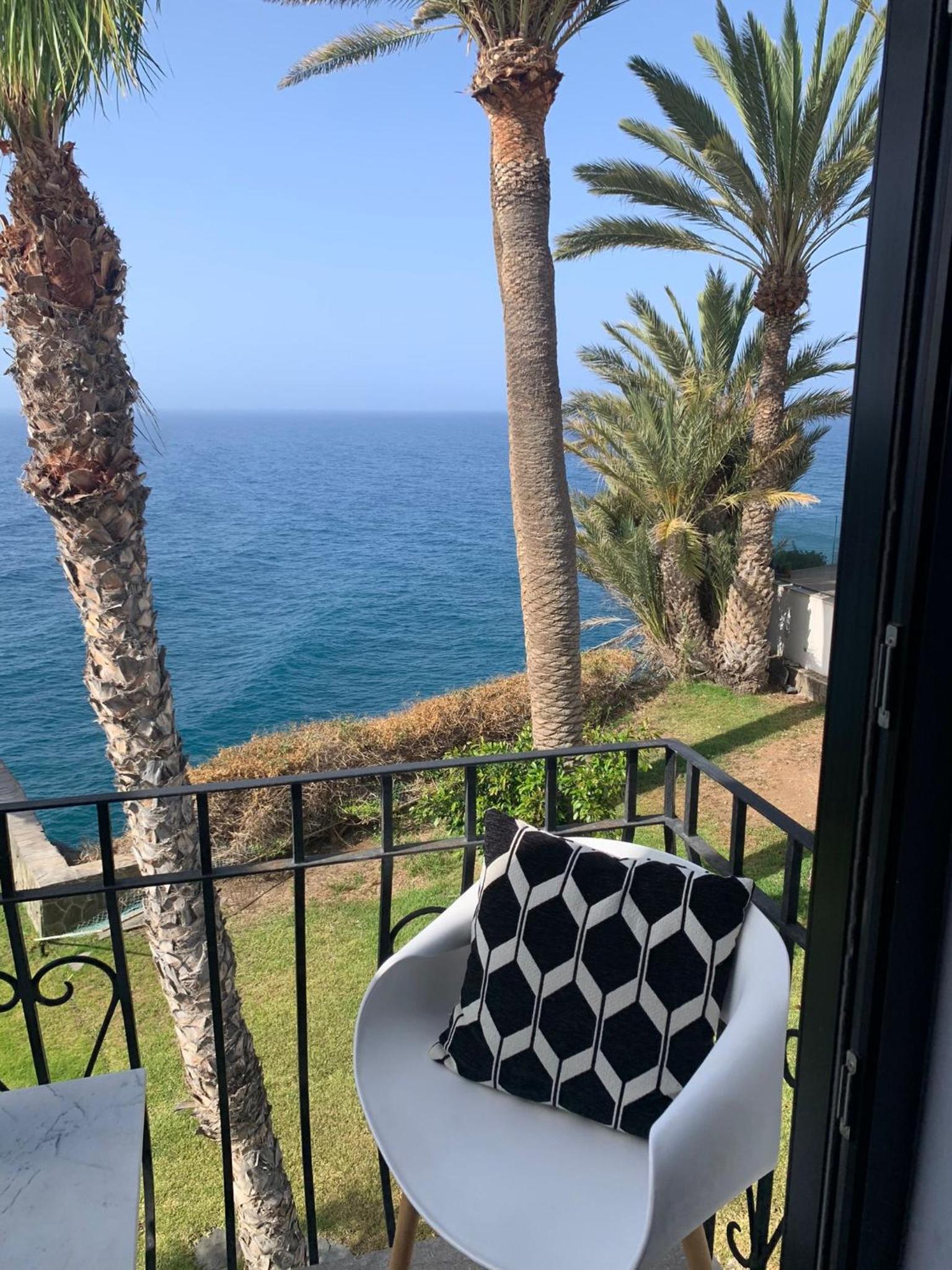 Deluxe Double Room with Balcony and Sea View photo 3