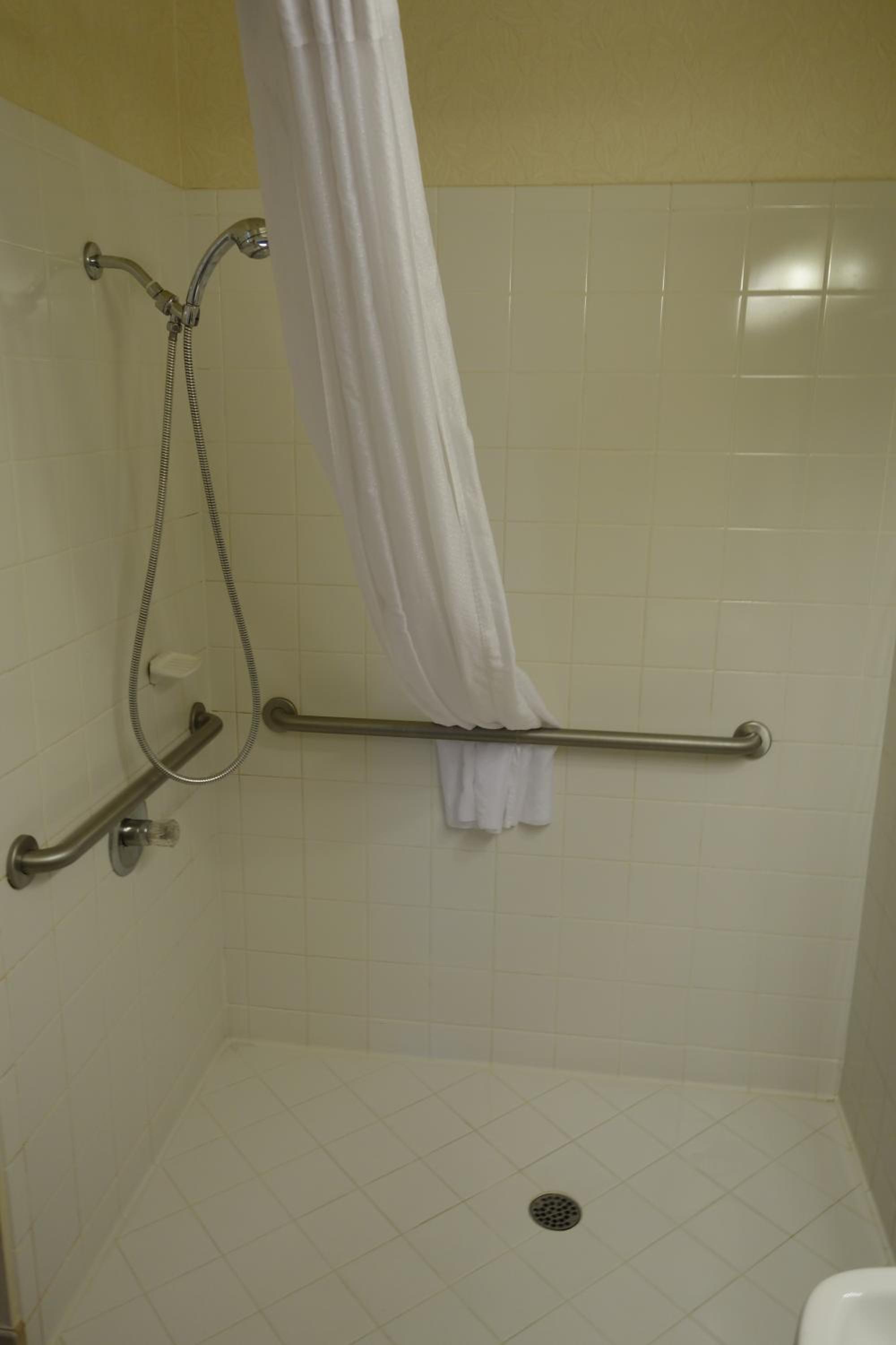 King Room - Disability Access/Non-Smoking - Photo 5