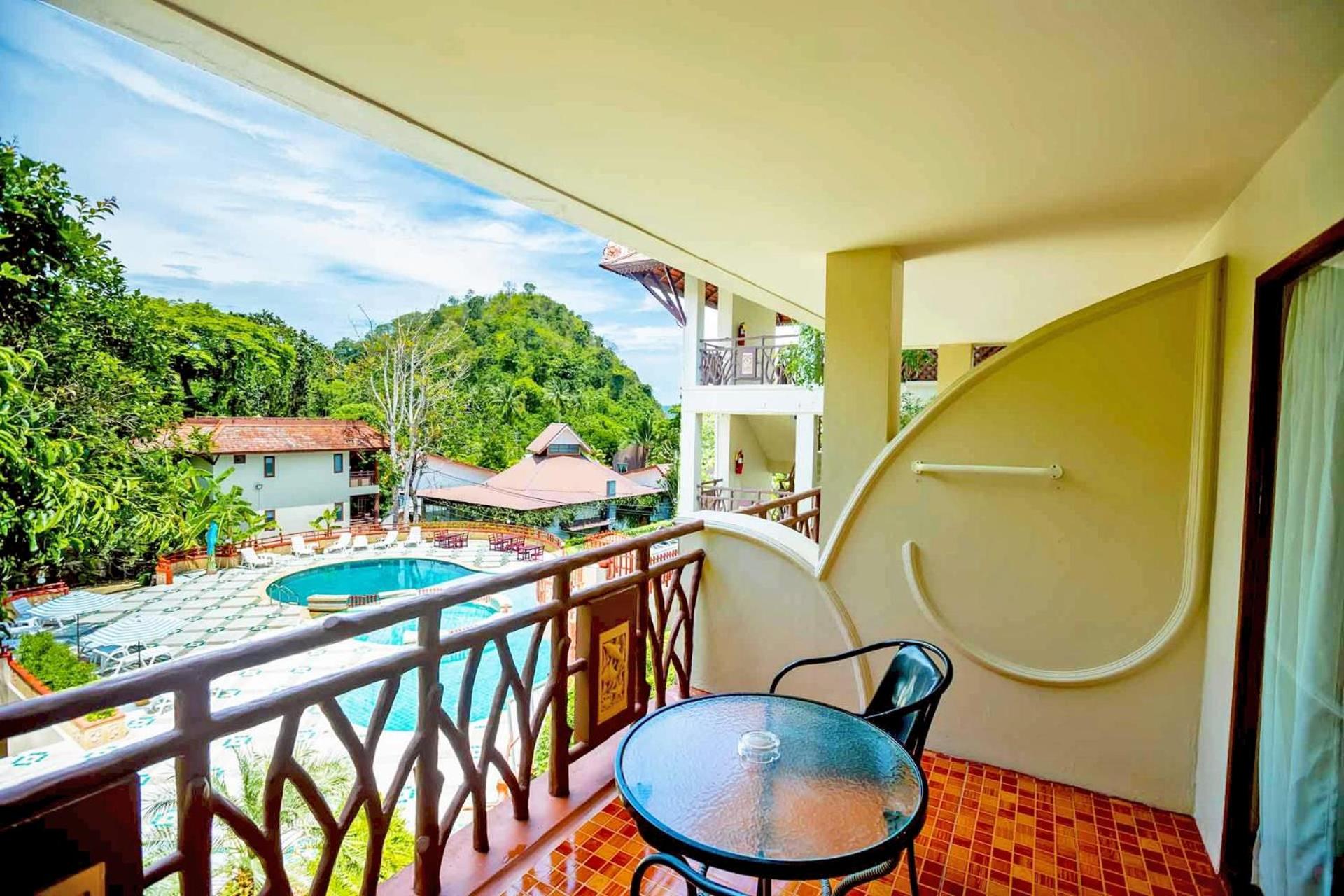 Deluxe Pool View