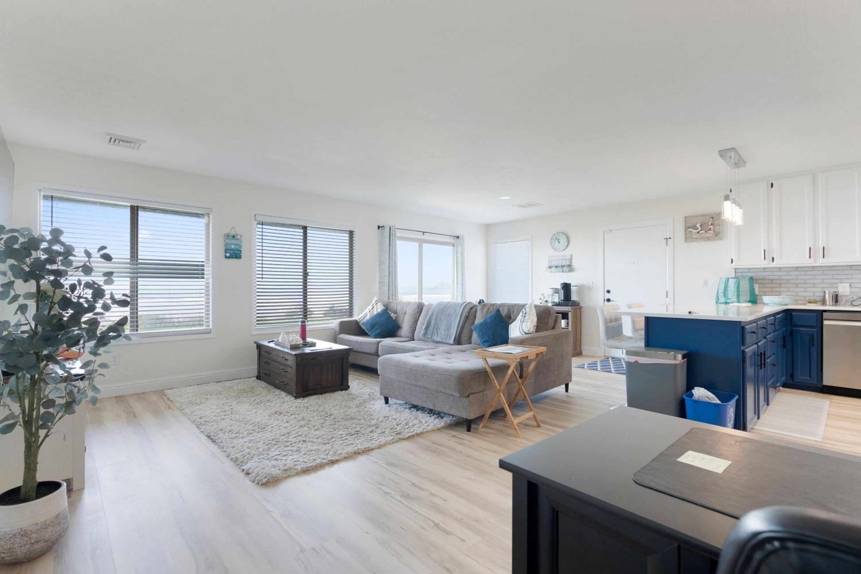 Deluxe Suite with Sea View photo 2