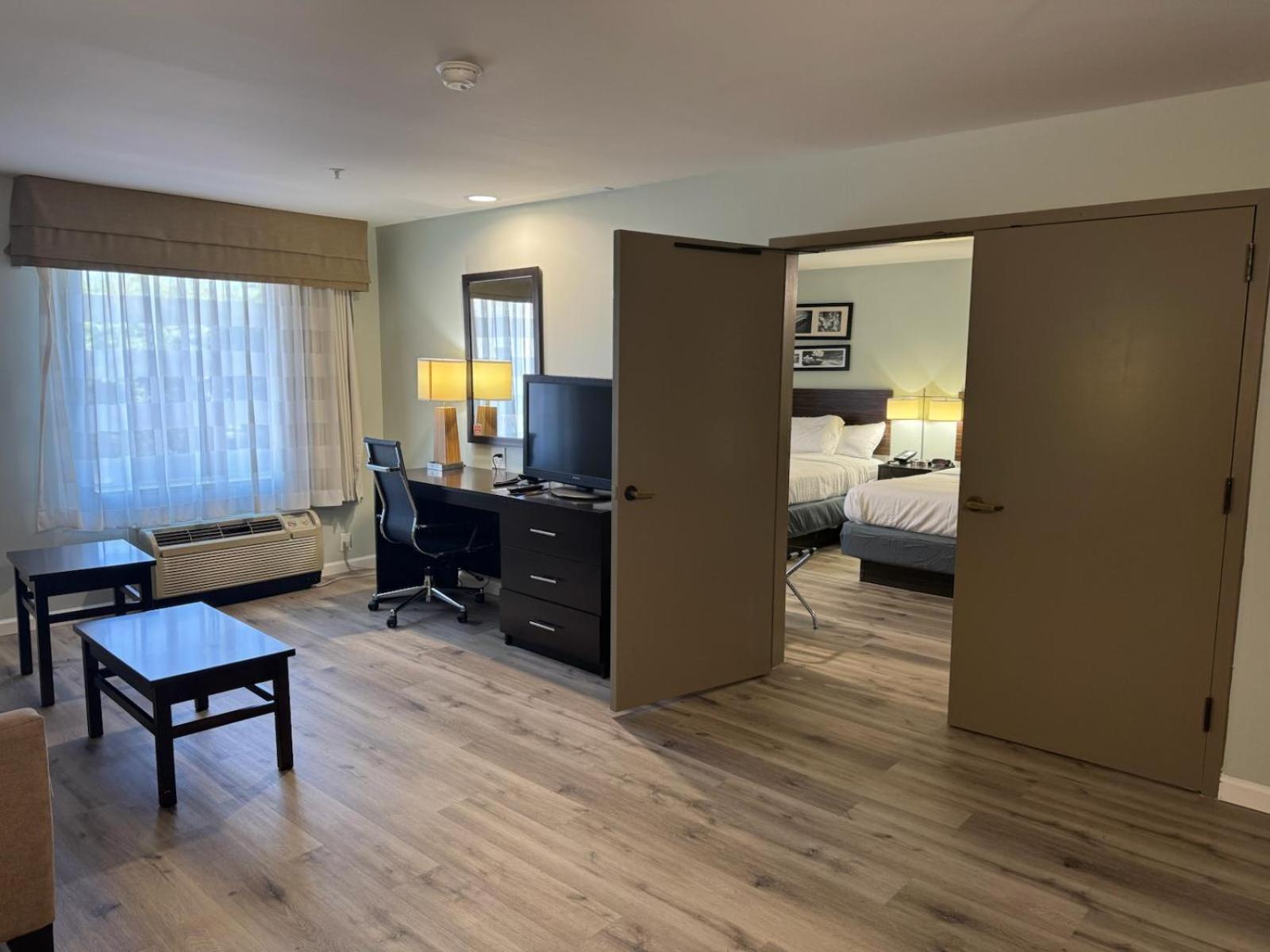 Suite with Two Queen Beds - Non-Smoking - Photo 2