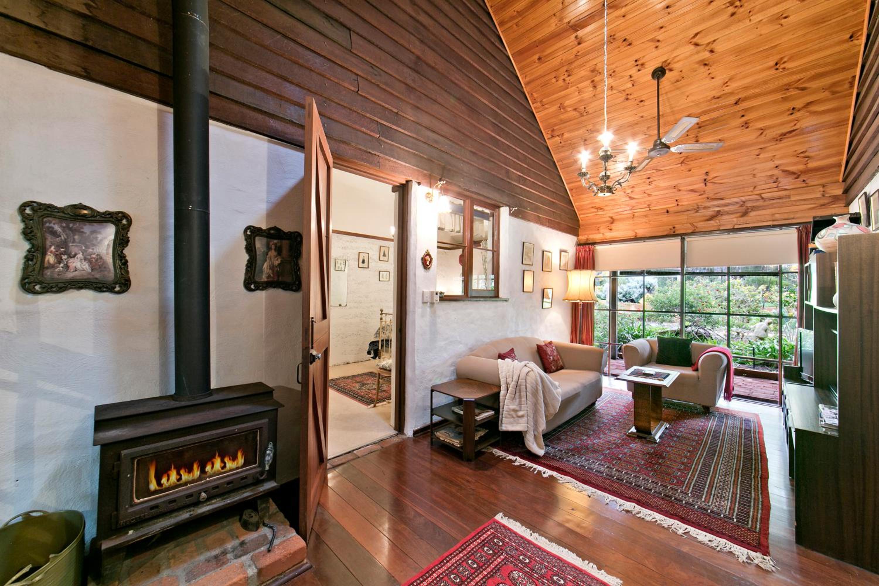 Deluxe Queen Suite