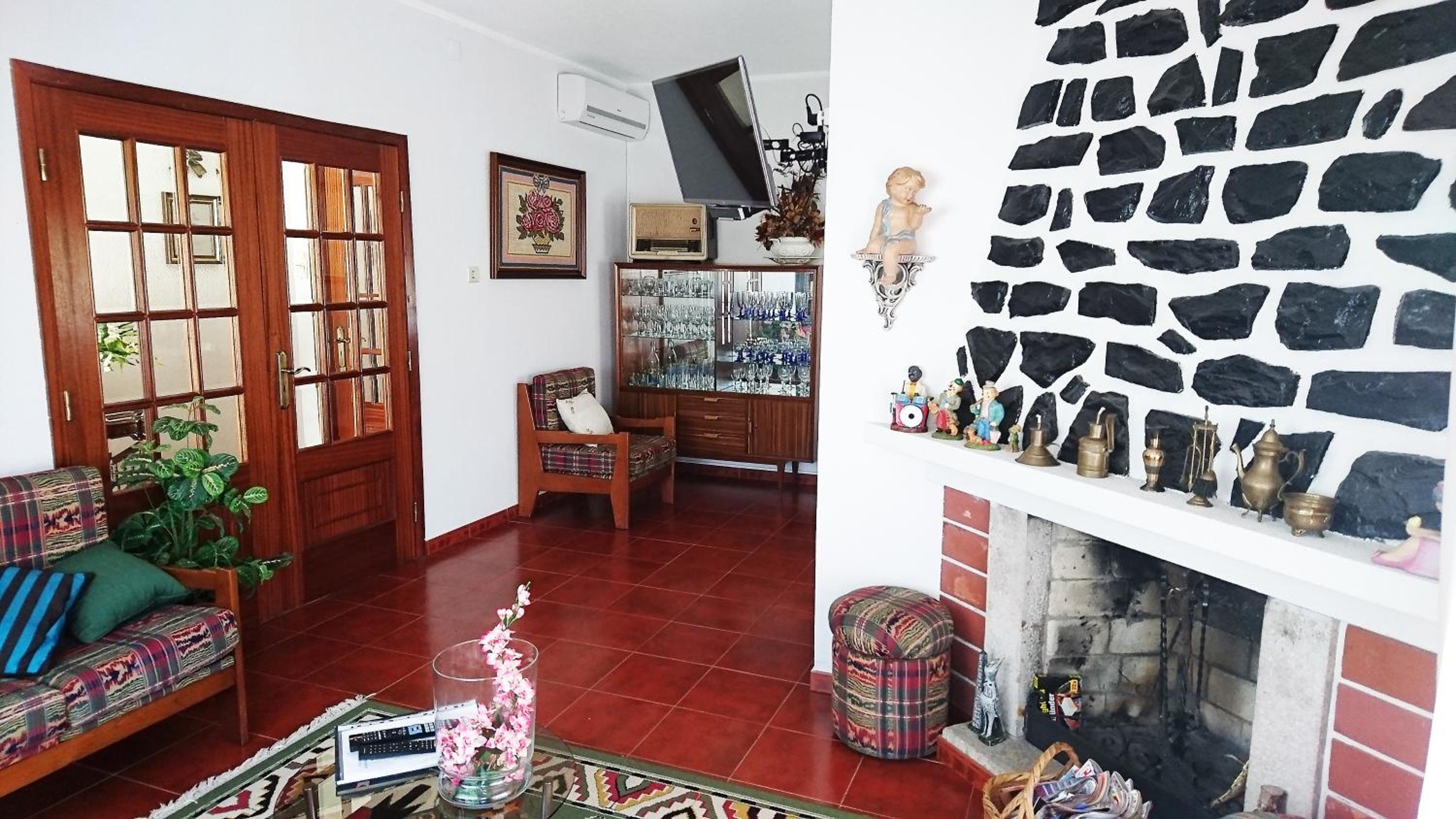 Two-Bedroom House - Photo 19