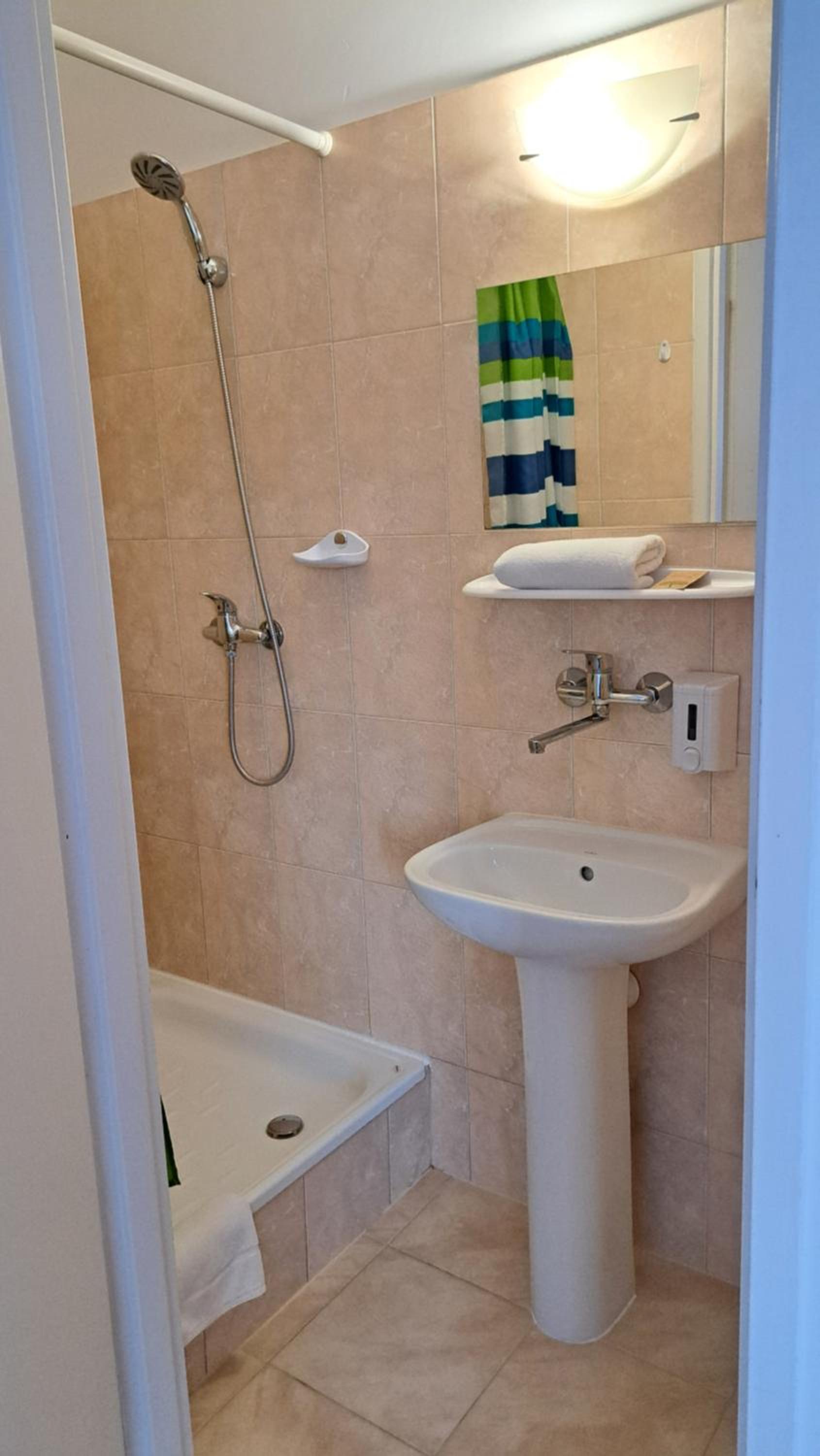 Standard Single Room with Shower photo 2