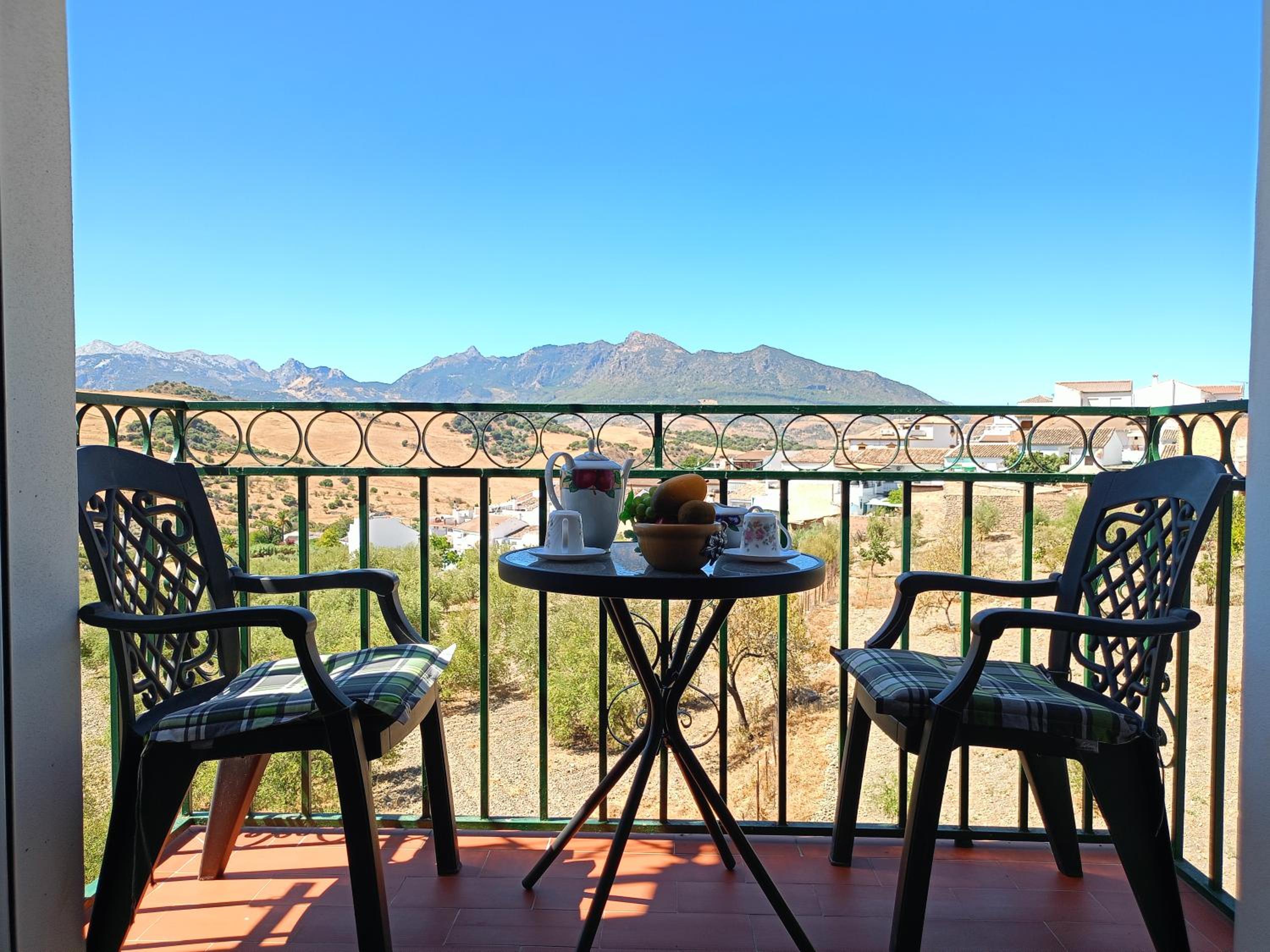 Apartment with Mountain View photo 3