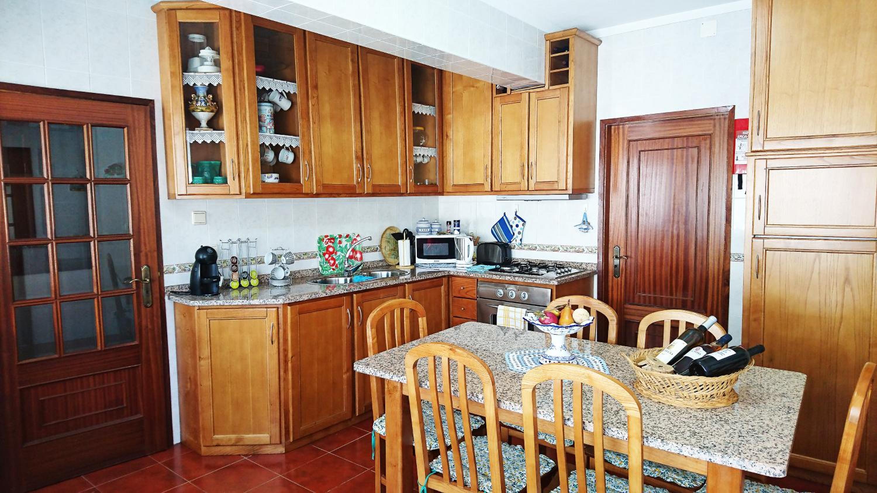 Two-Bedroom House - Photo 4