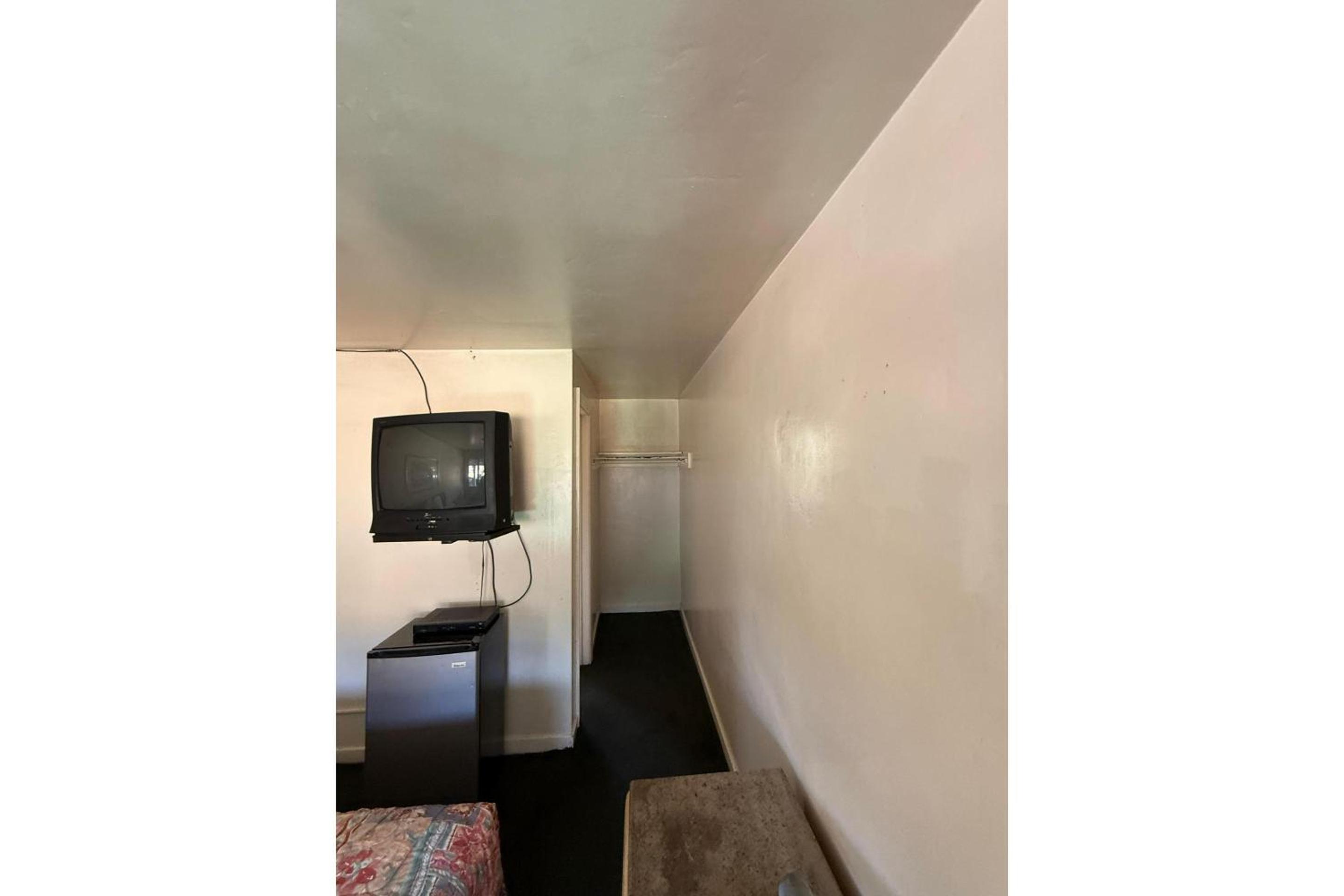 2 Queen Beds Smoking with Kitchenette