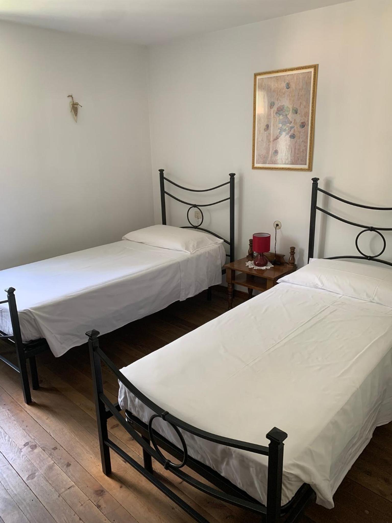 Twin Room with Private Bathroom photo 2