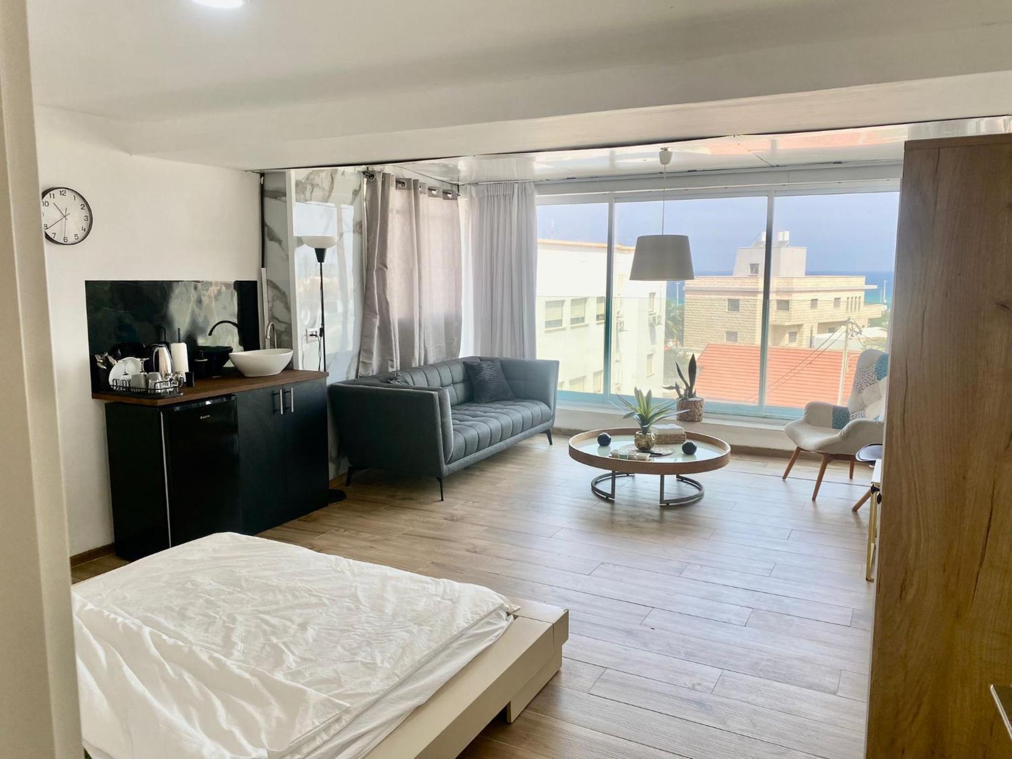 One-Bedroom Apartment photo 2
