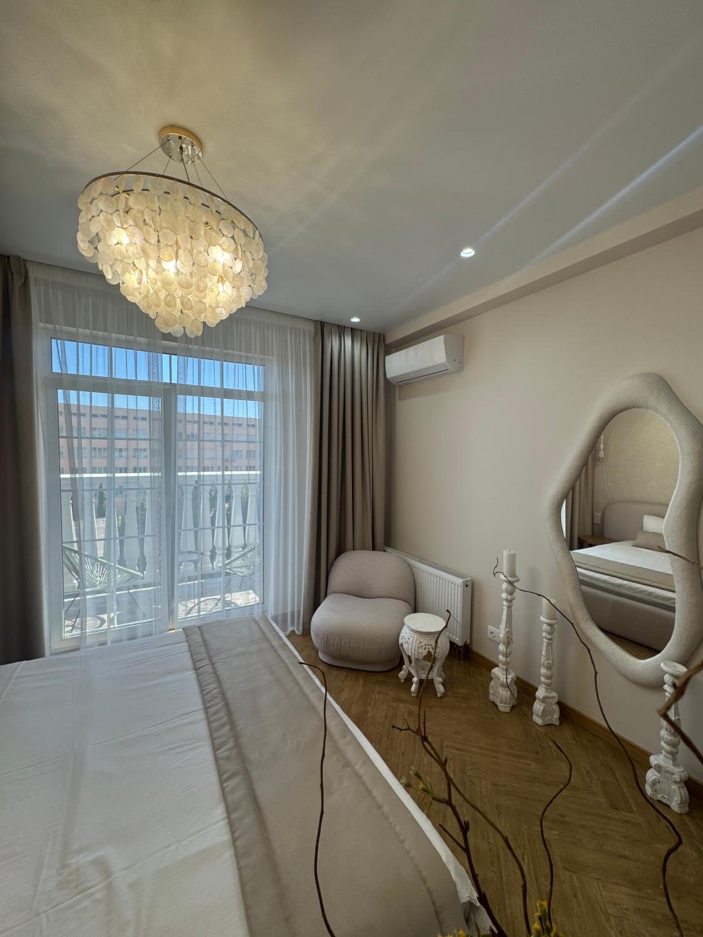 Studio Apartment with Queen Bed