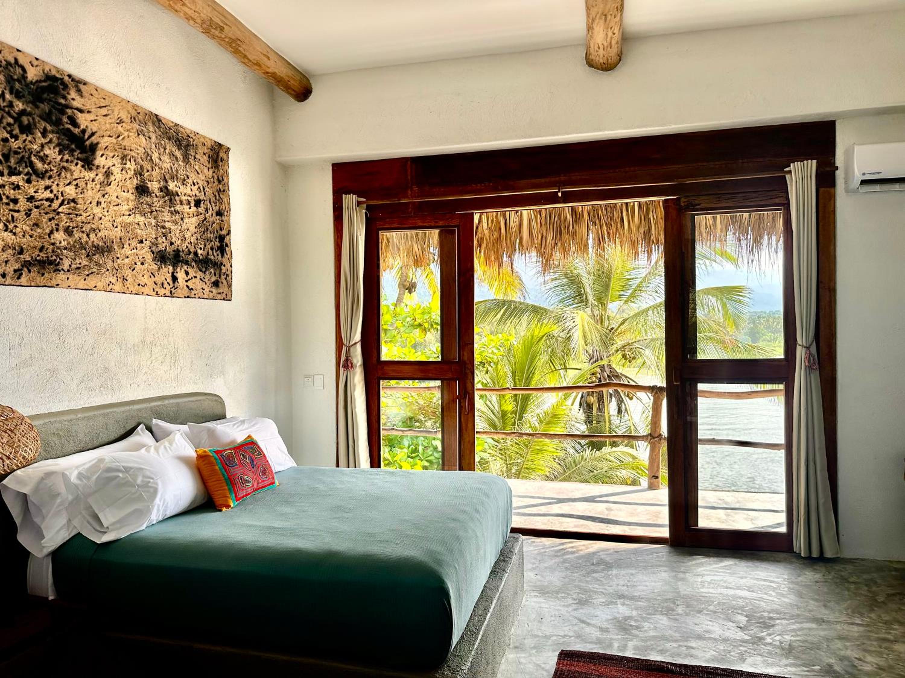Queen Suite with Sea View photo 3