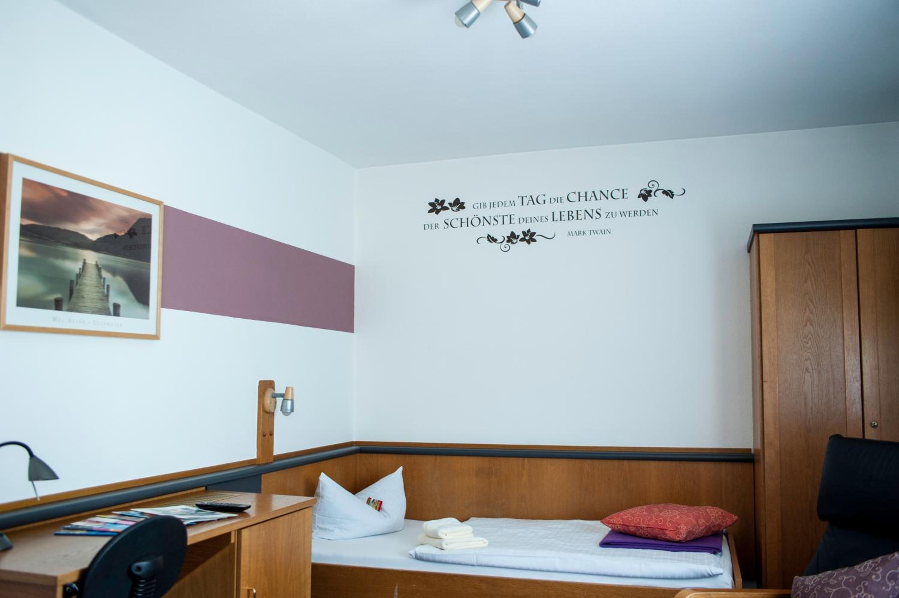 Single Room photo 2
