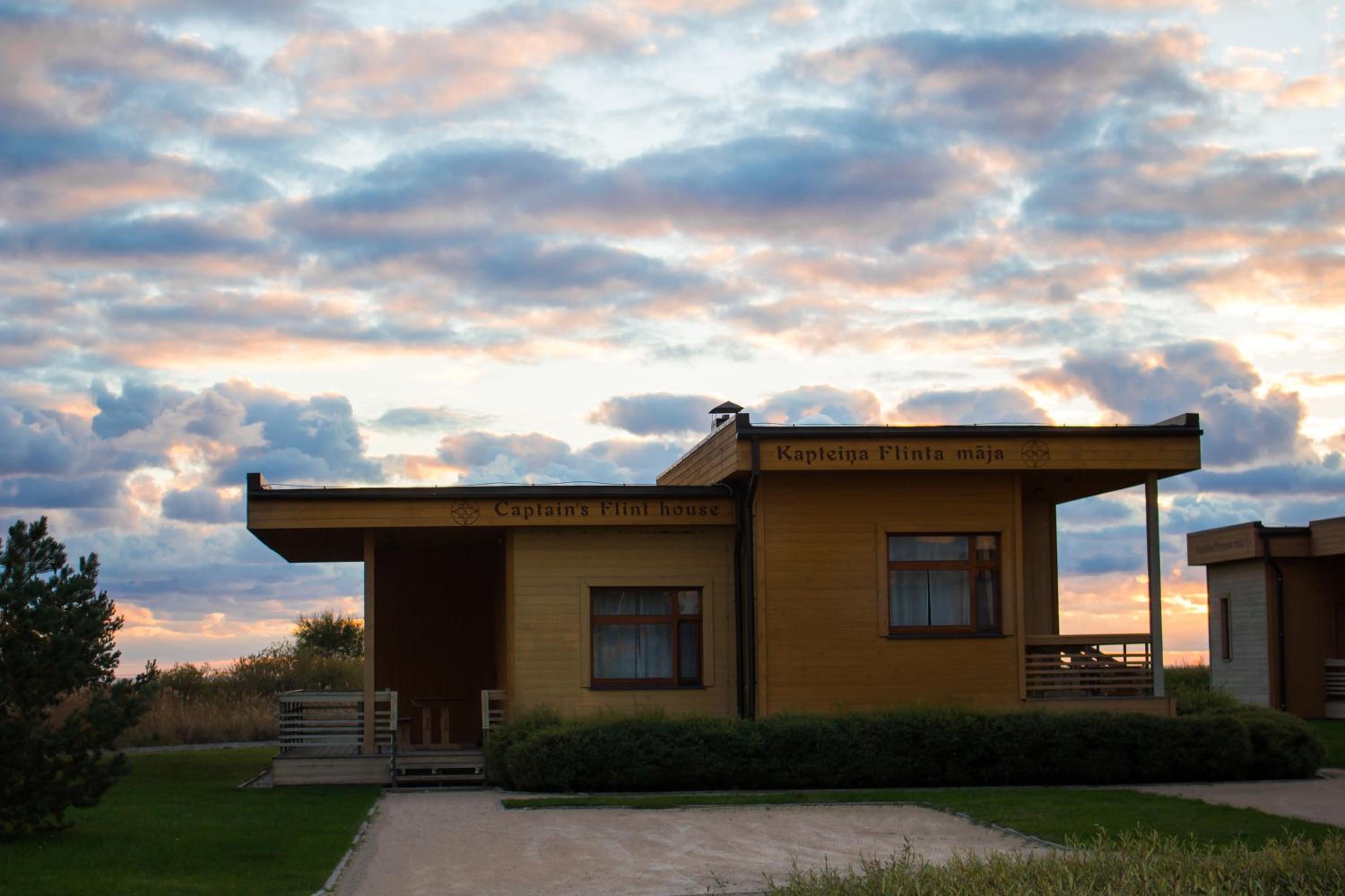 Standard Bungalow (4 Adults) - Photo 10