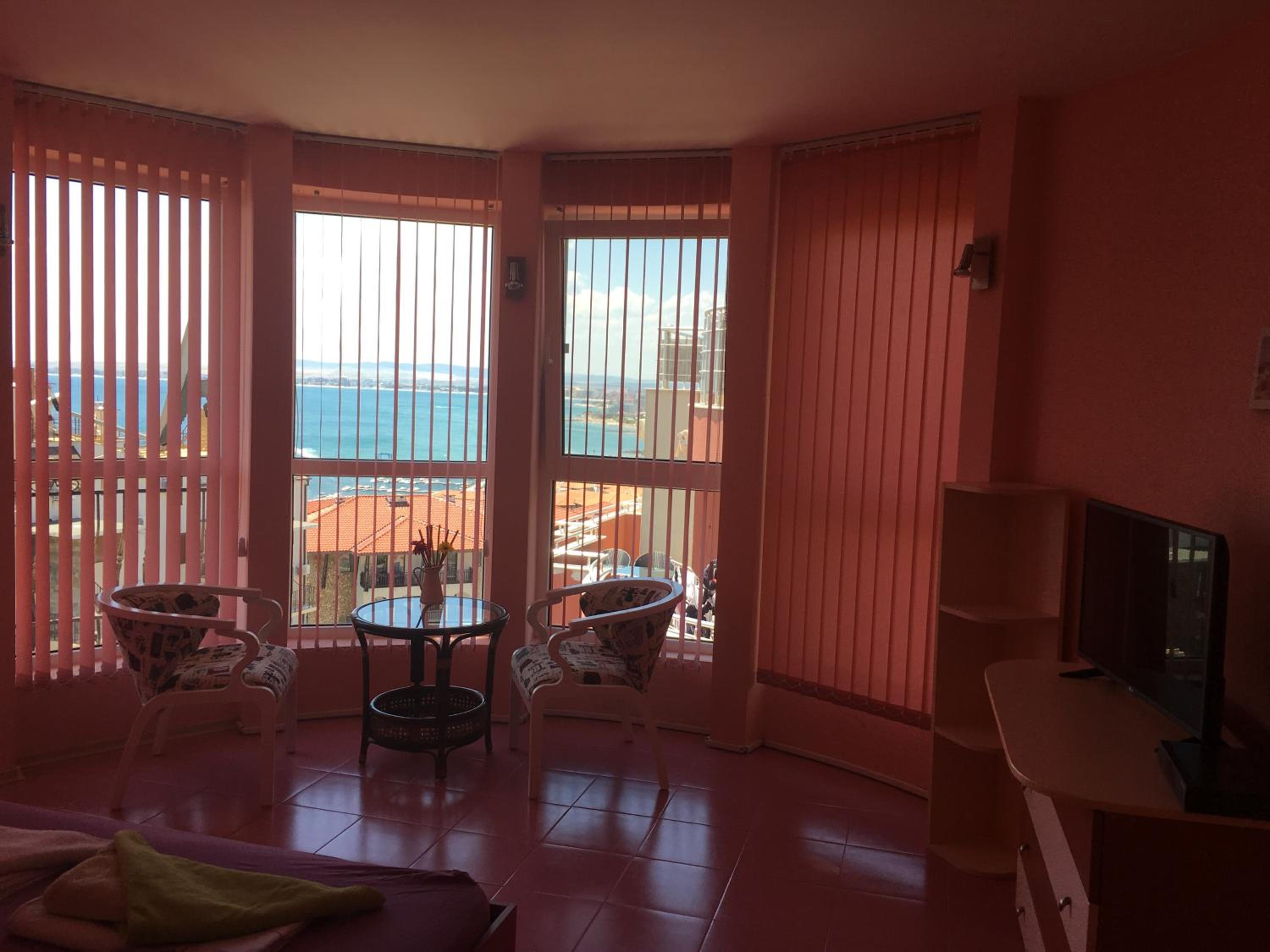 One-Bedroom Apartment with Sea View photo 2