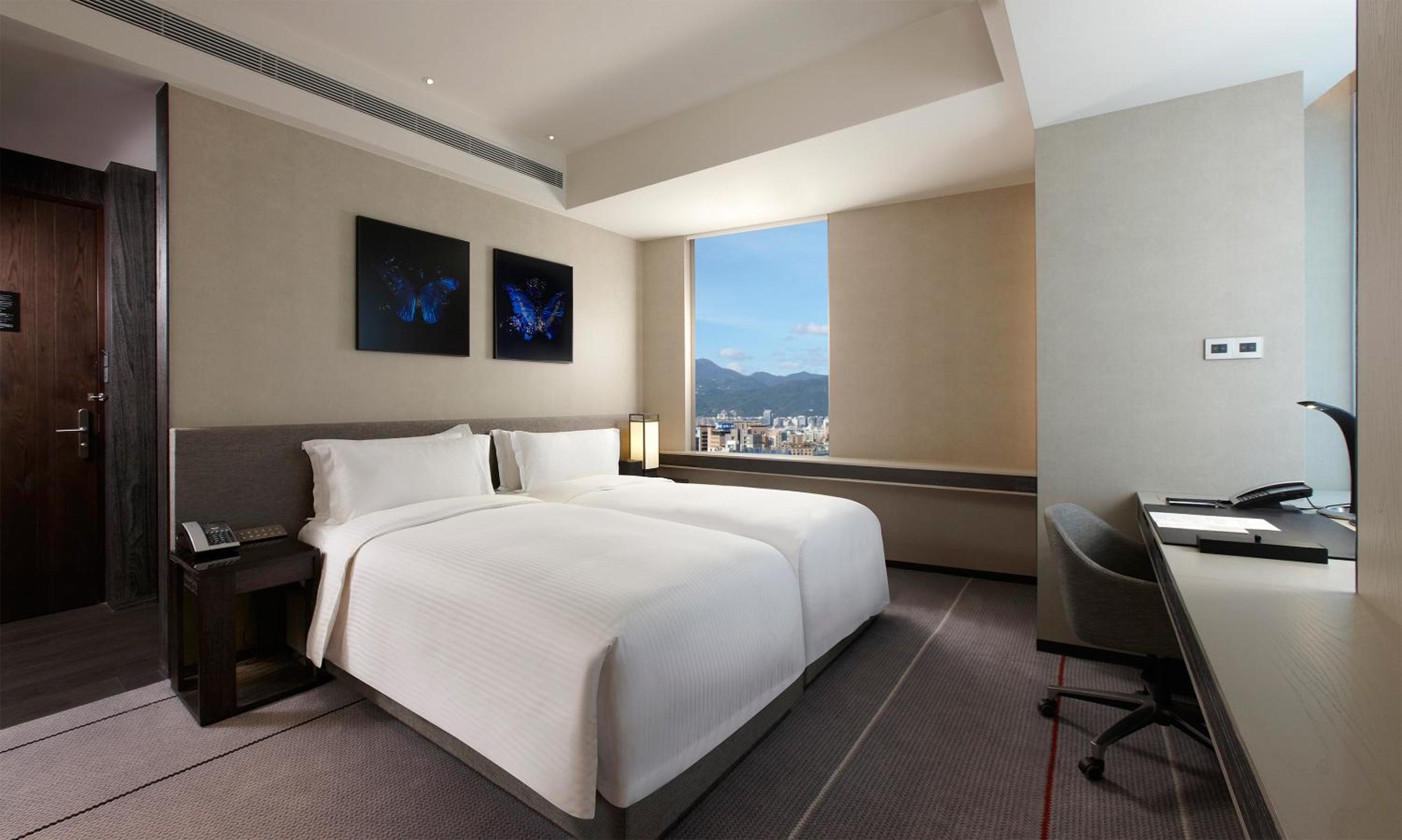 Premium Twin Room - Photo 5
