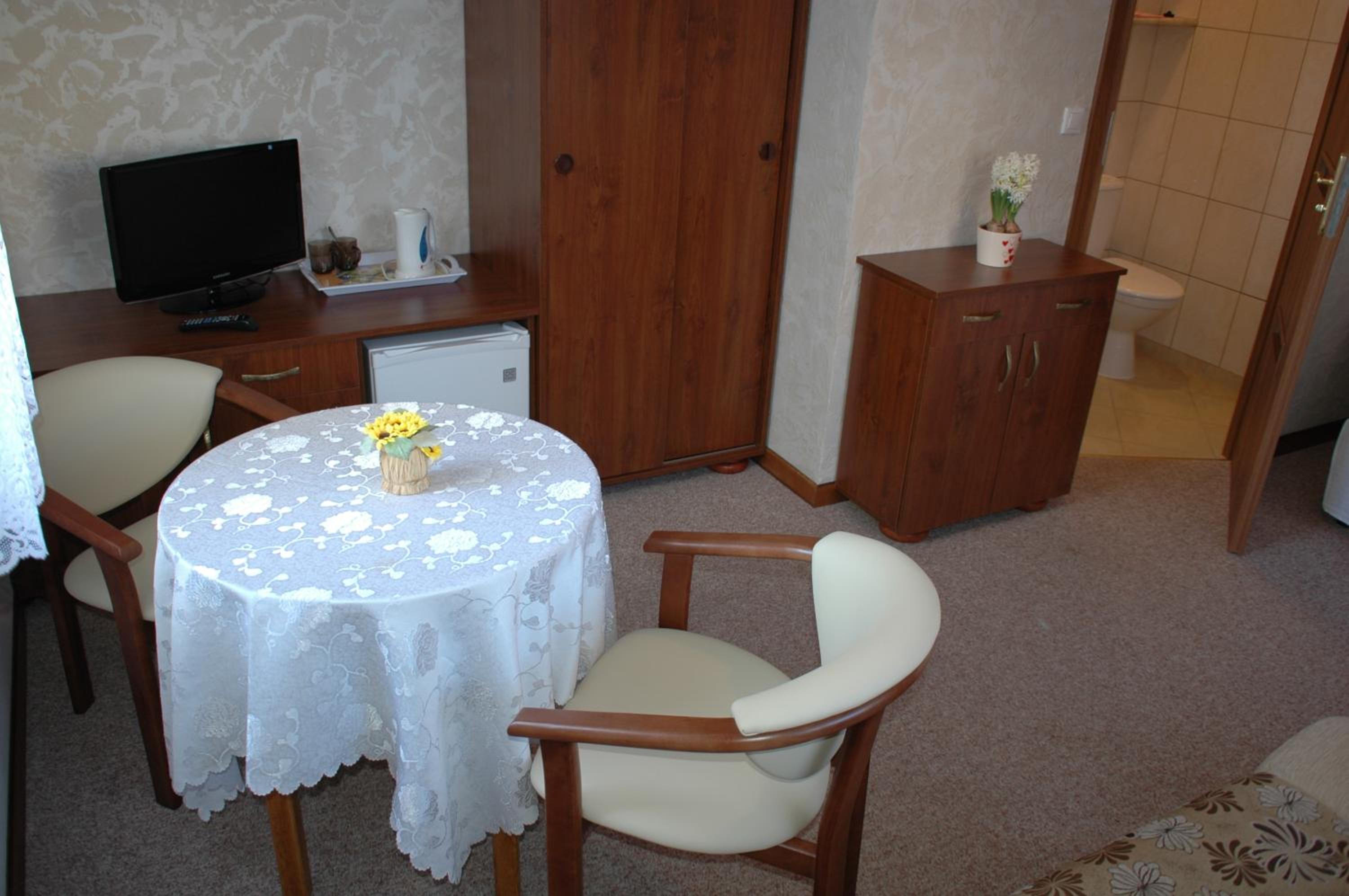 Double or Twin Room - Photo 6